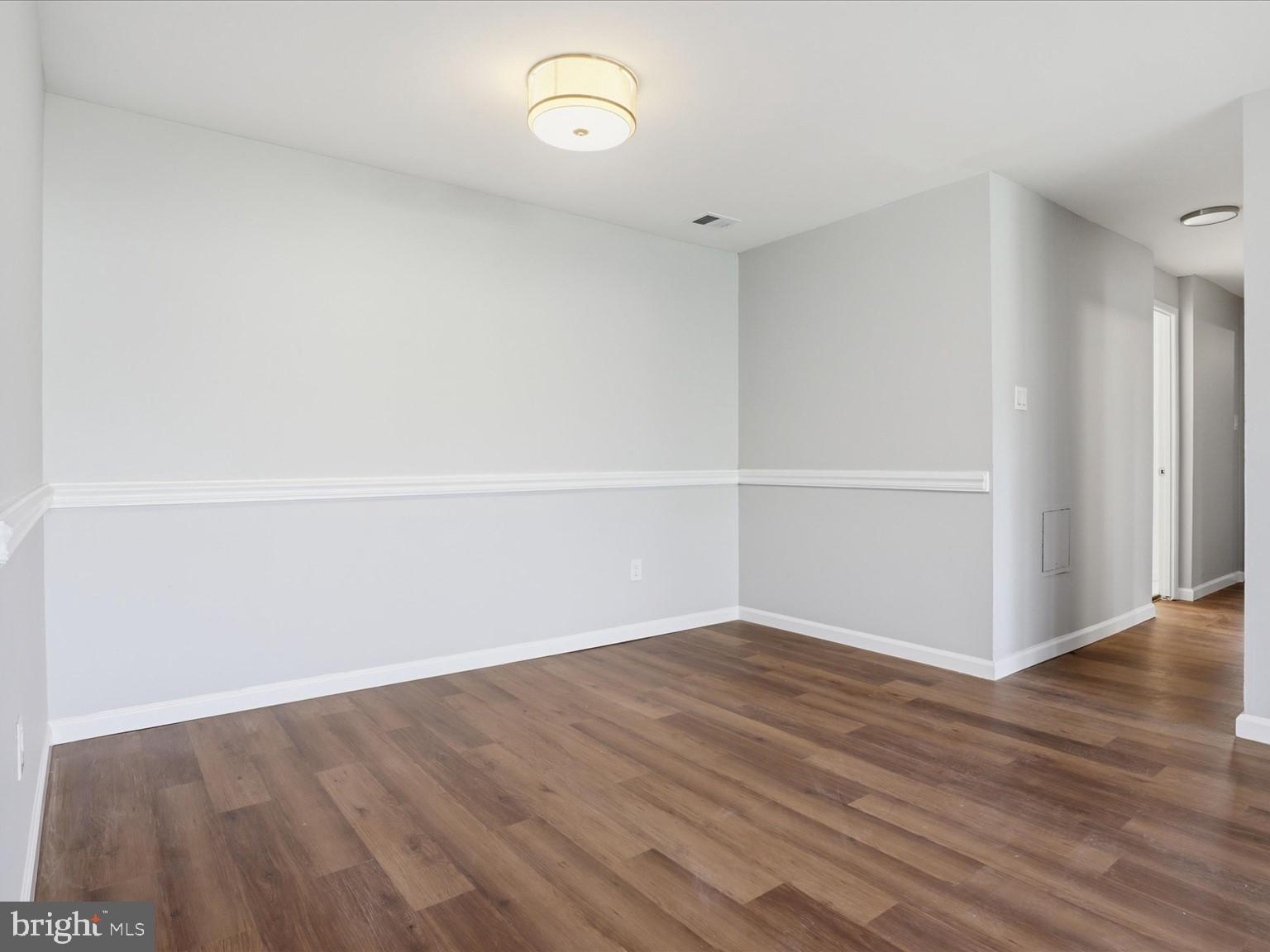 HUNTLEY SQUARE CONDOMINIUMS - Residential