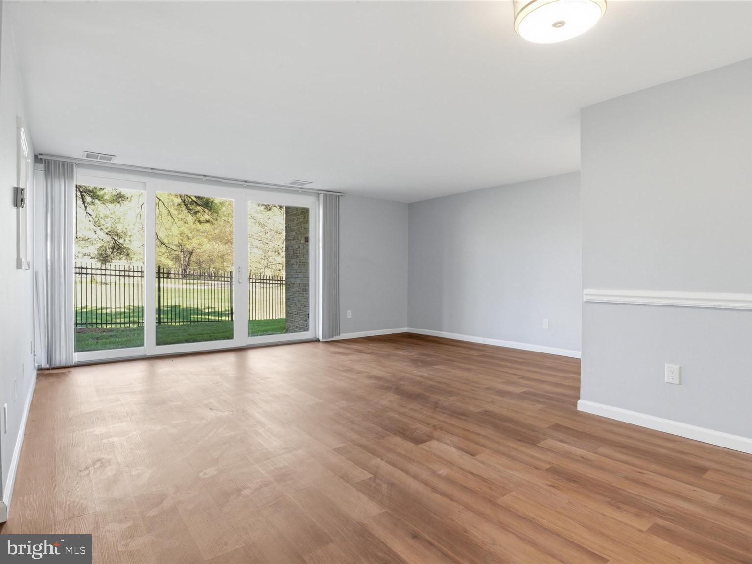 HUNTLEY SQUARE CONDOMINIUMS - Residential