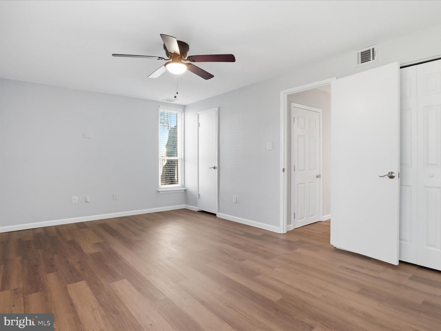 HUNTLEY SQUARE CONDOMINIUMS - Residential