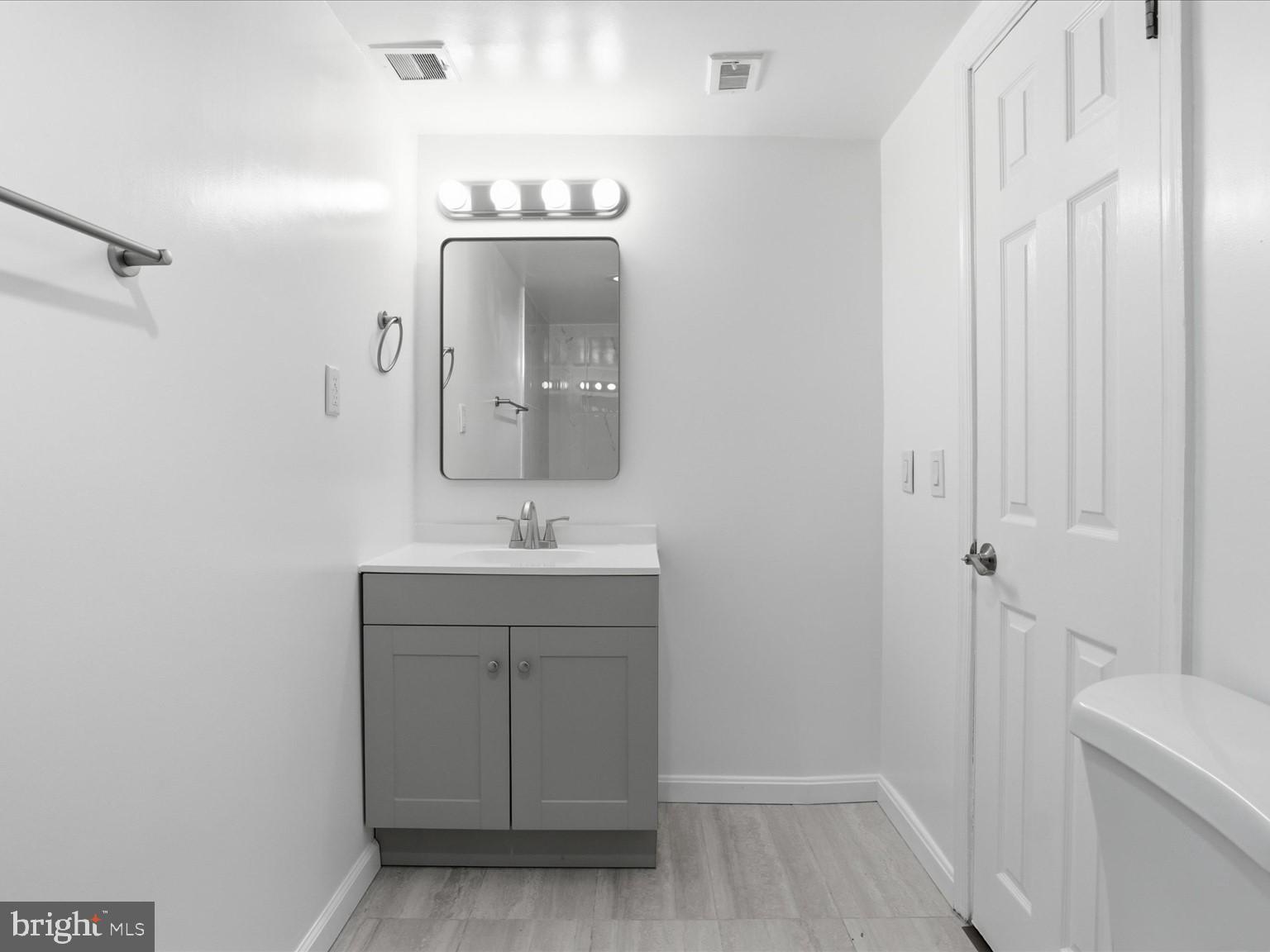 HUNTLEY SQUARE CONDOMINIUMS - Residential