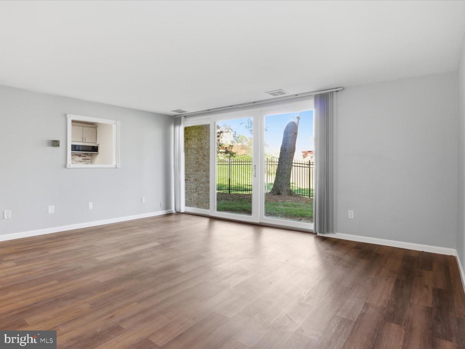 HUNTLEY SQUARE CONDOMINIUMS - Residential