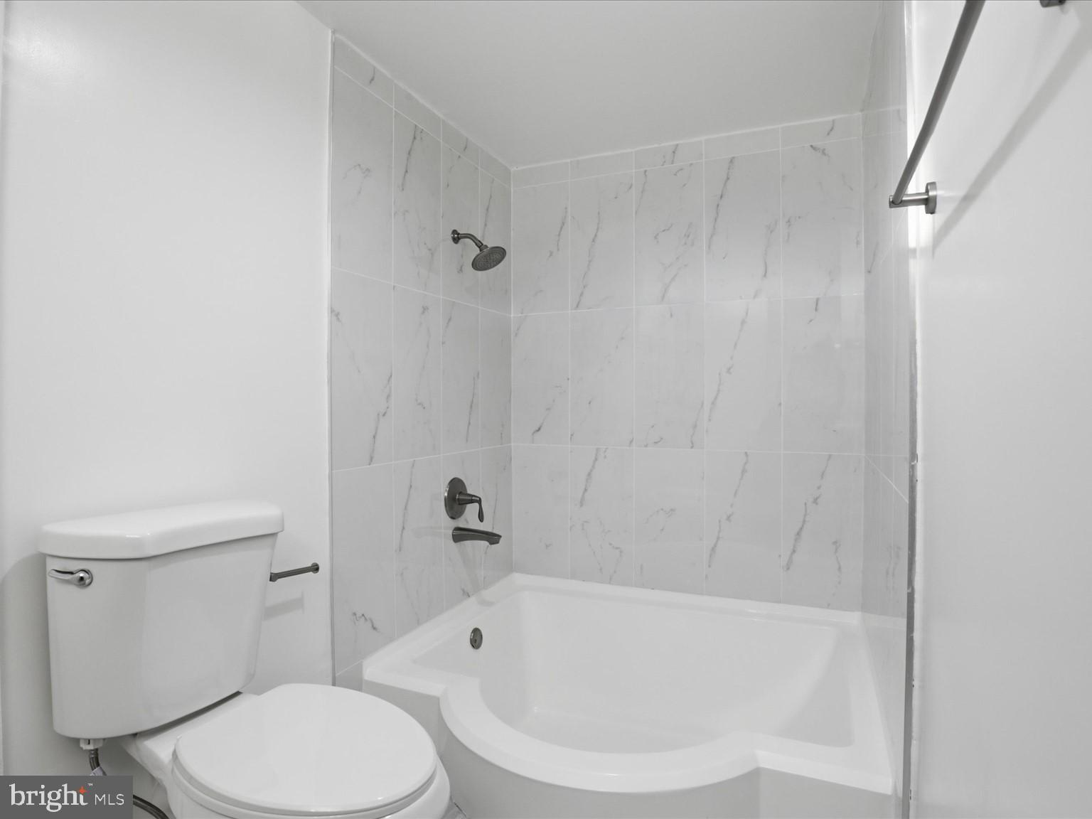 HUNTLEY SQUARE CONDOMINIUMS - Residential