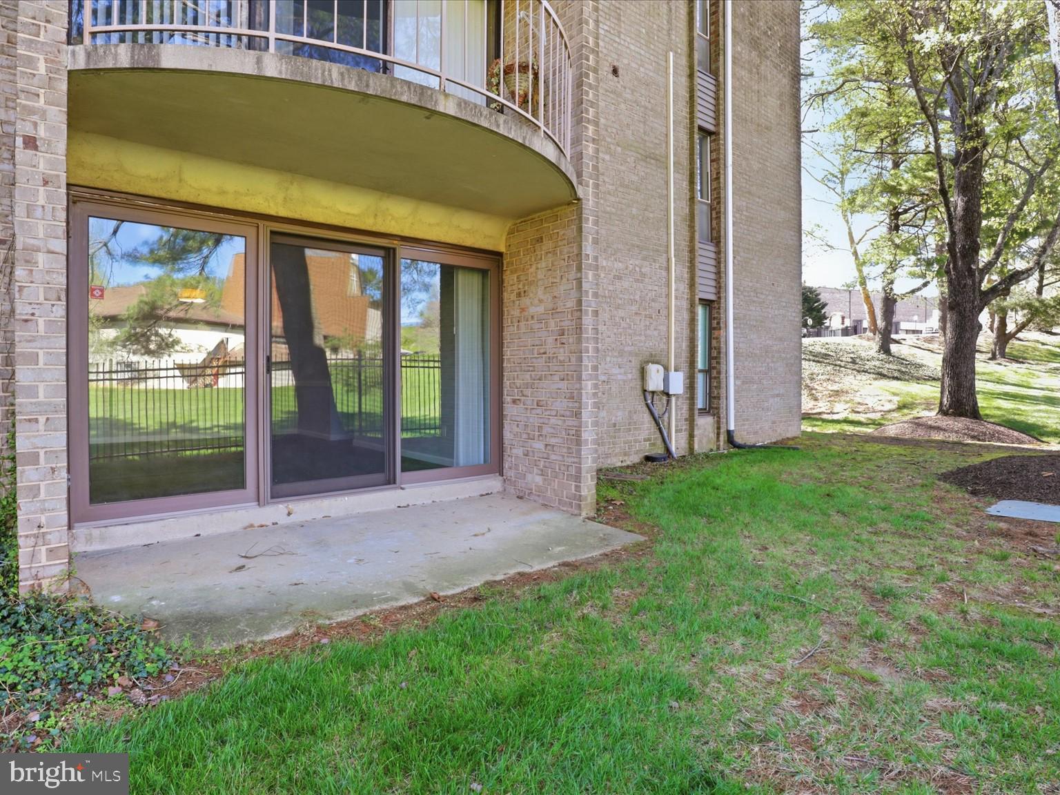 HUNTLEY SQUARE CONDOMINIUMS - Residential