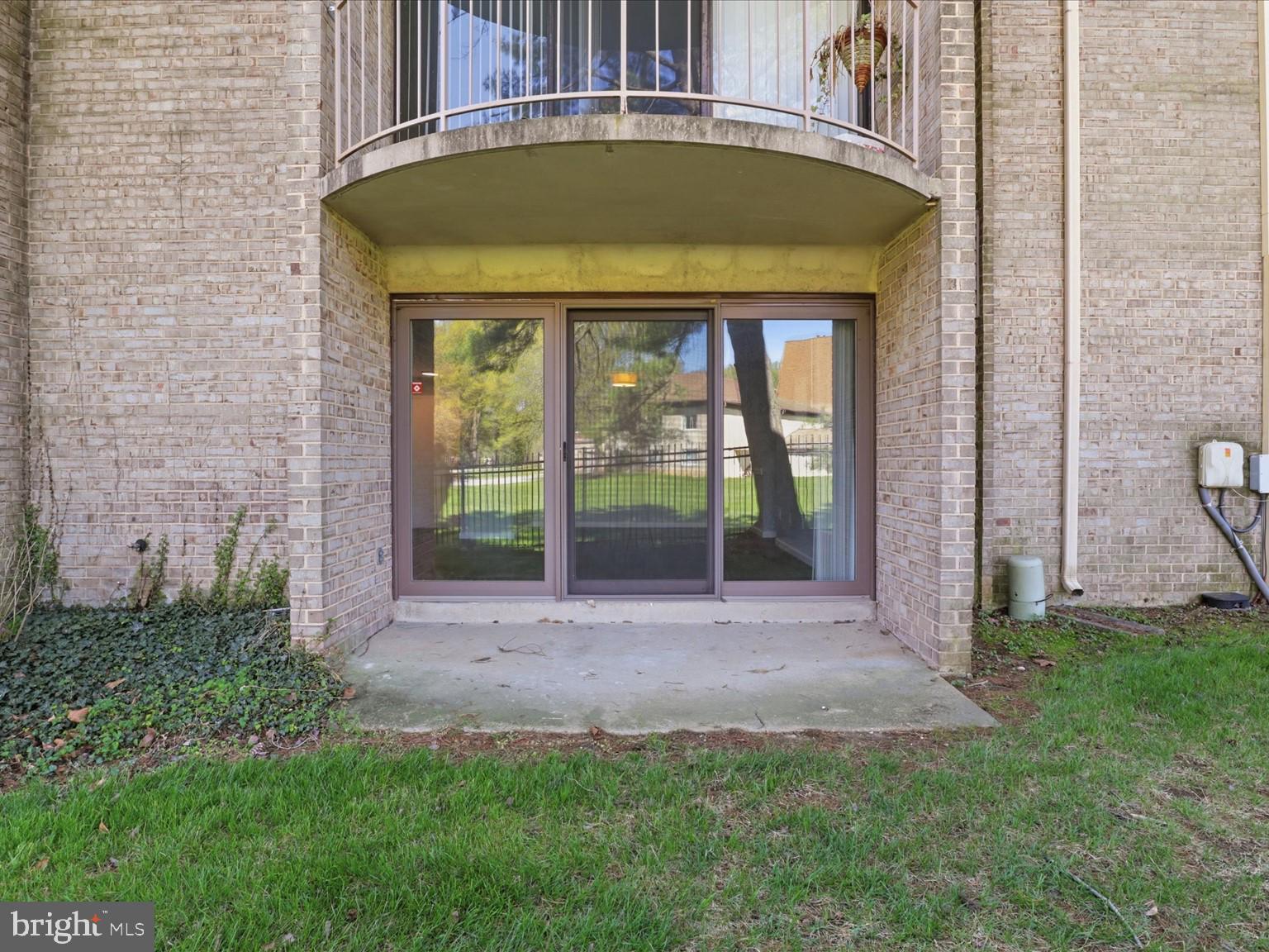 HUNTLEY SQUARE CONDOMINIUMS - Residential