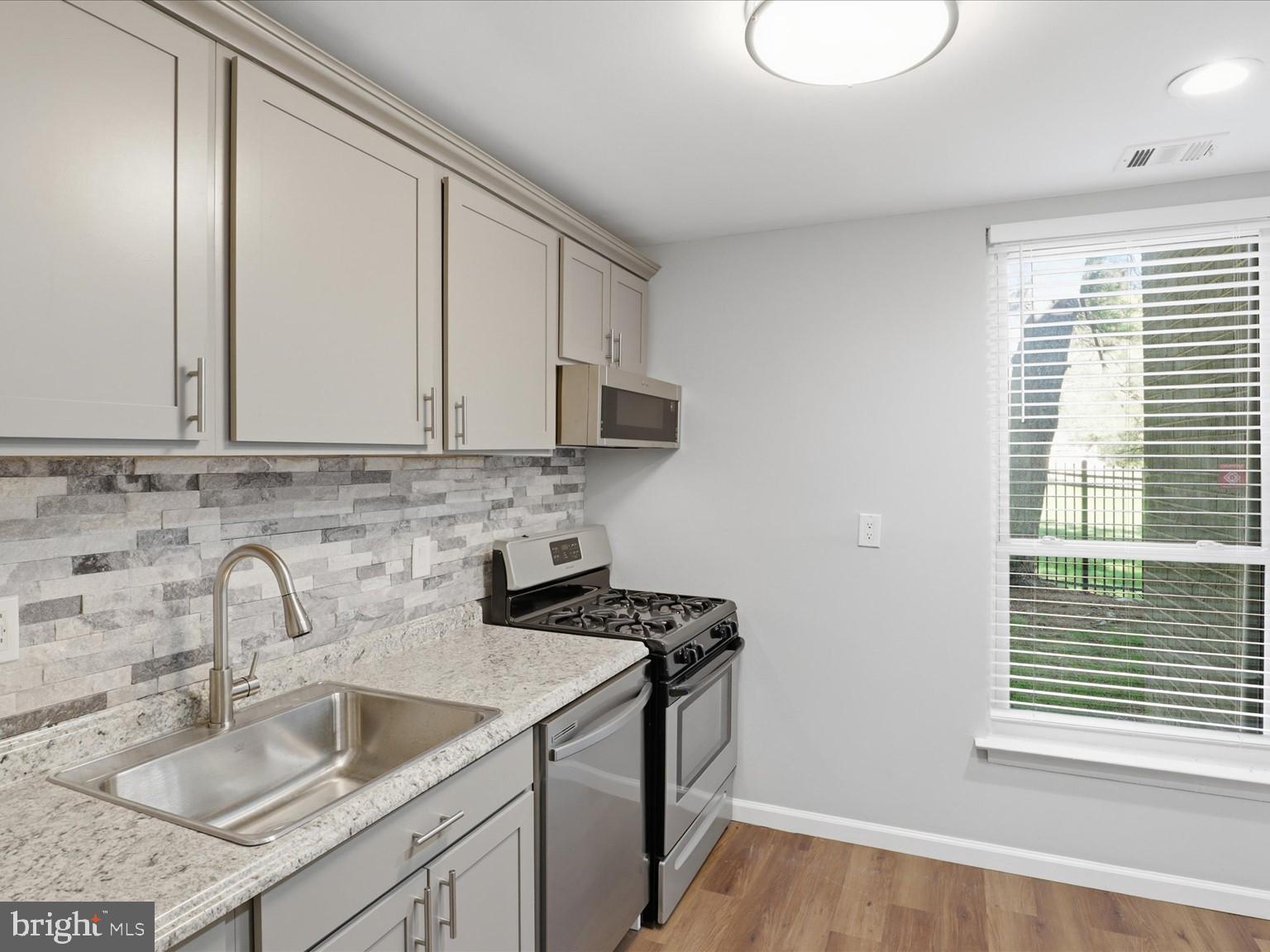 HUNTLEY SQUARE CONDOMINIUMS - Residential