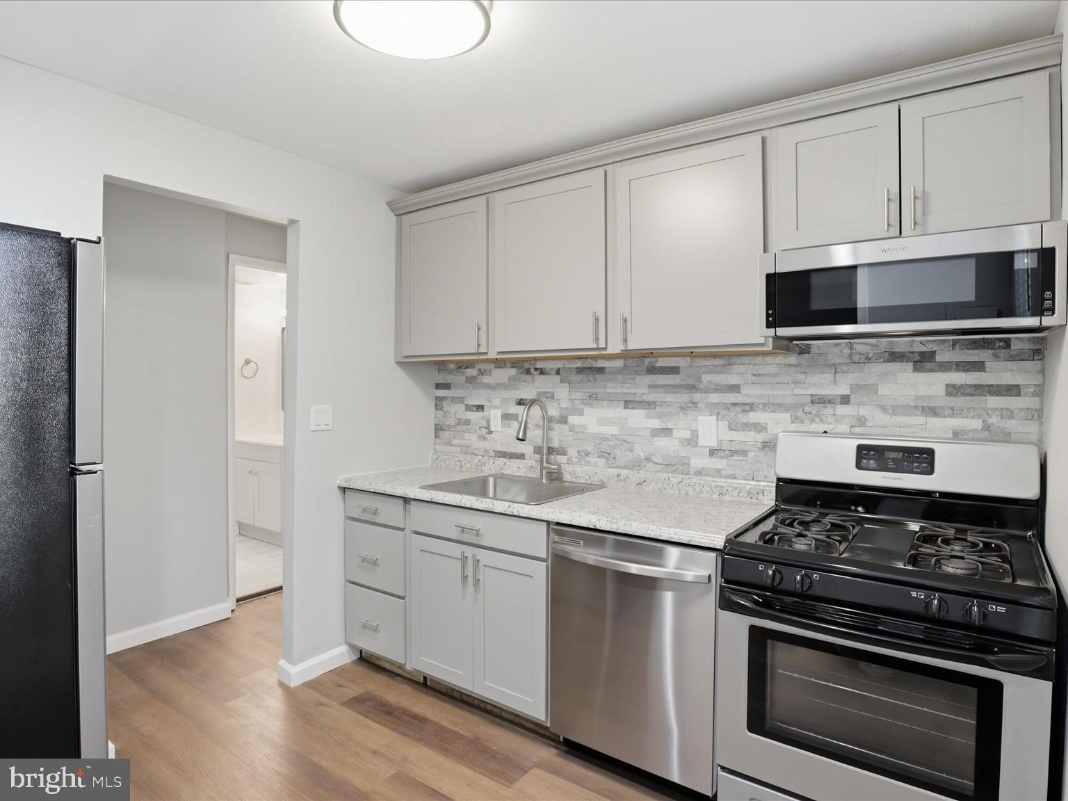 HUNTLEY SQUARE CONDOMINIUMS - Residential