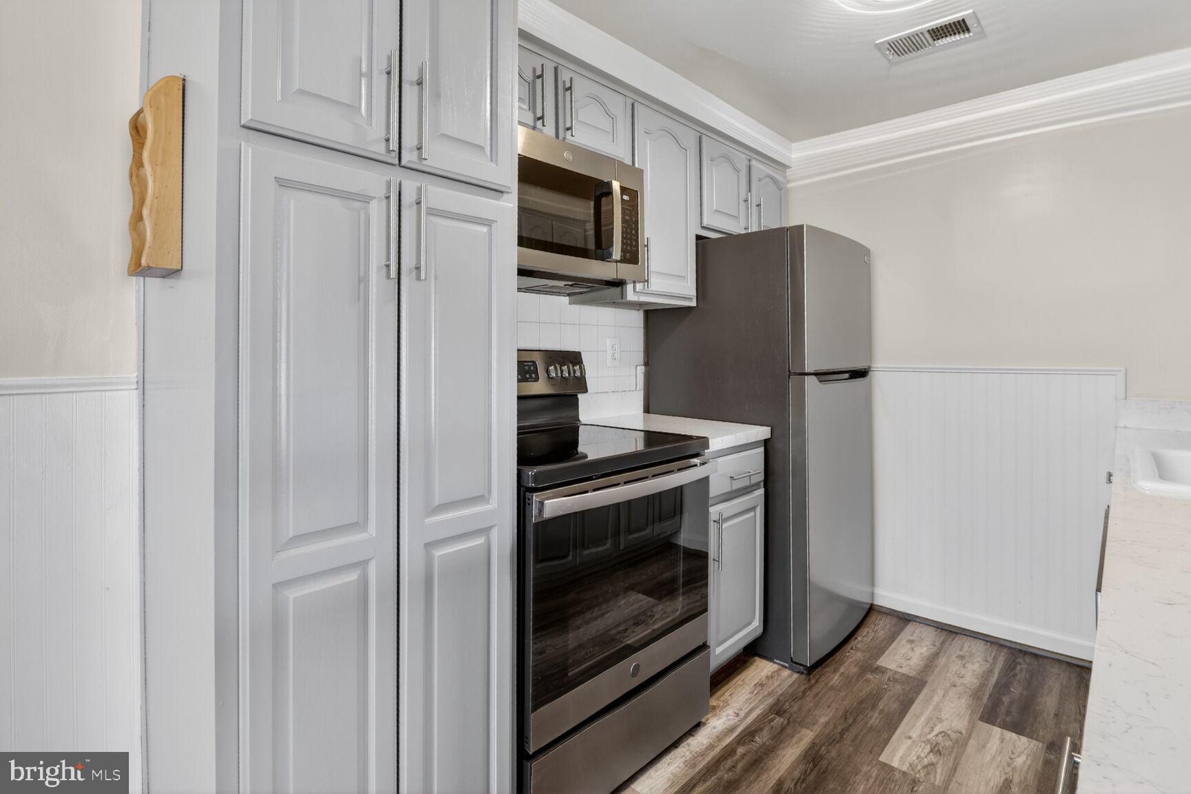 WOODSIDE SQUARE - Residential