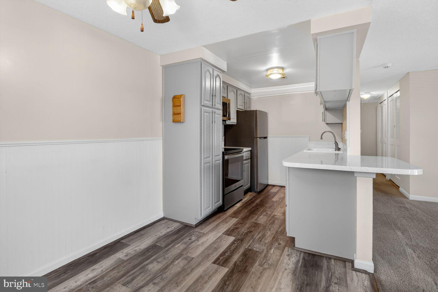 WOODSIDE SQUARE - Residential