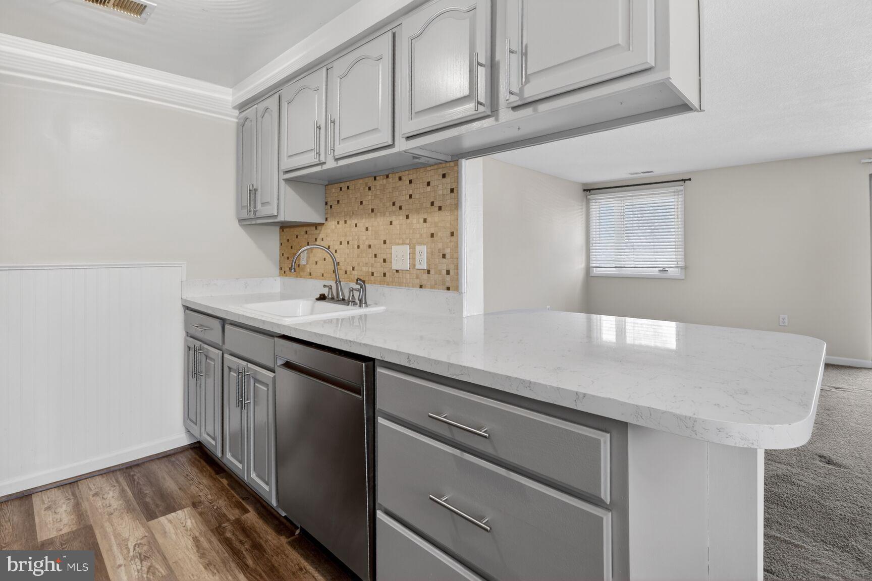 WOODSIDE SQUARE - Residential