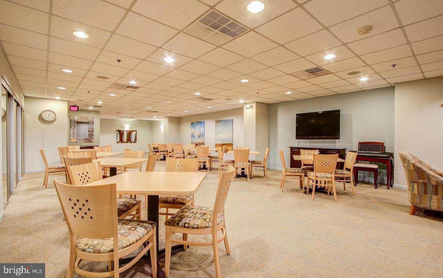 GREENS AT LEISURE WORLD - Residential