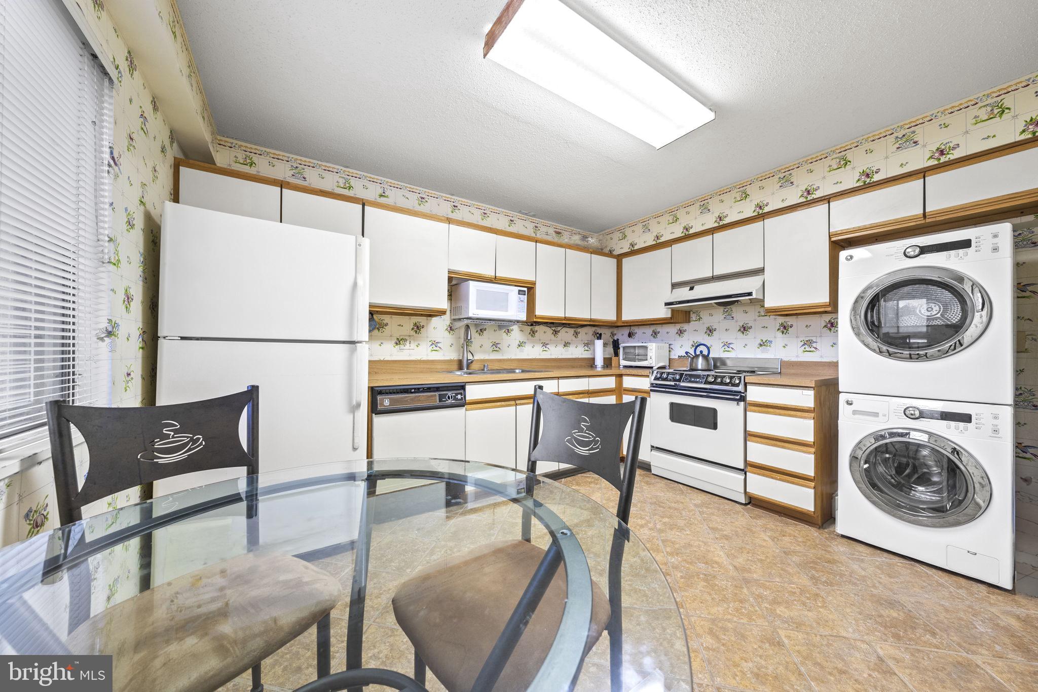 GREENS AT LEISURE WORLD - Residential