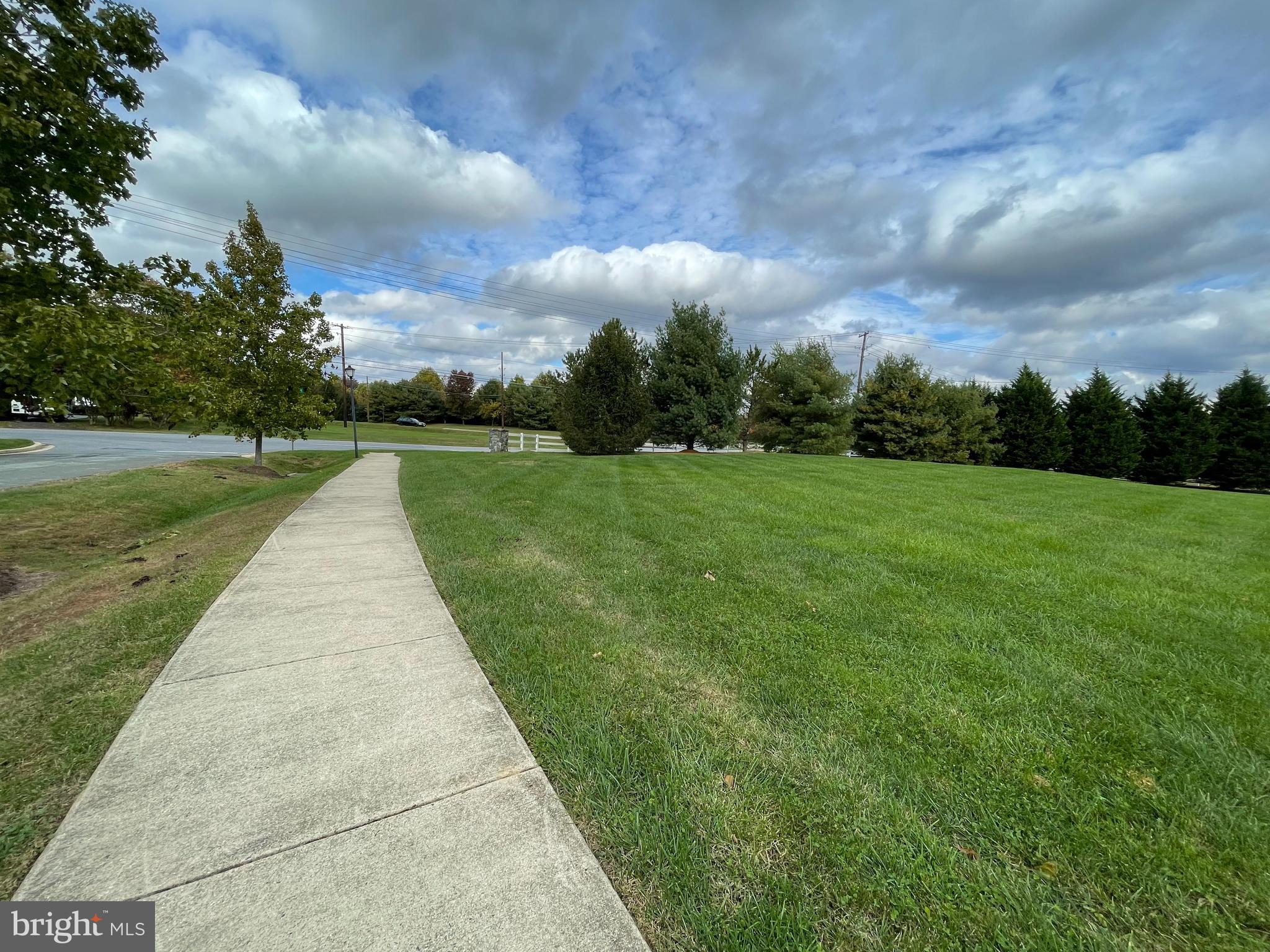 LAYTONSVILLE OUTSIDE - Land