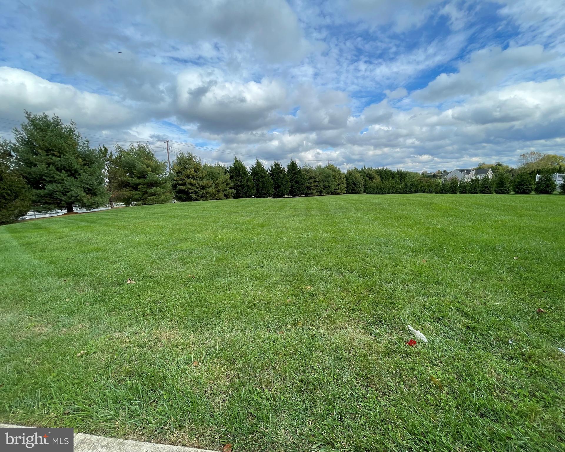 LAYTONSVILLE OUTSIDE - Land