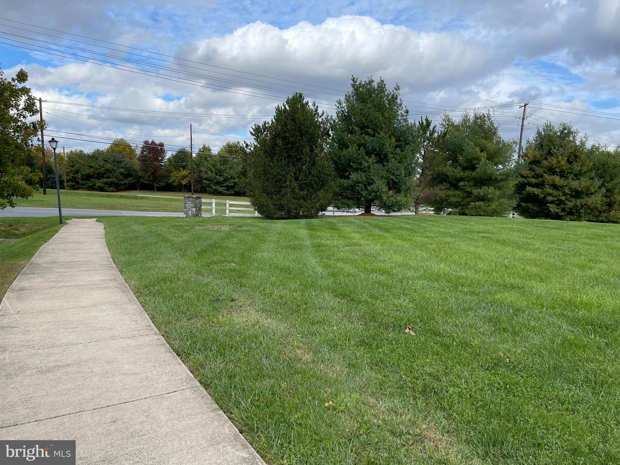 LAYTONSVILLE OUTSIDE - Land