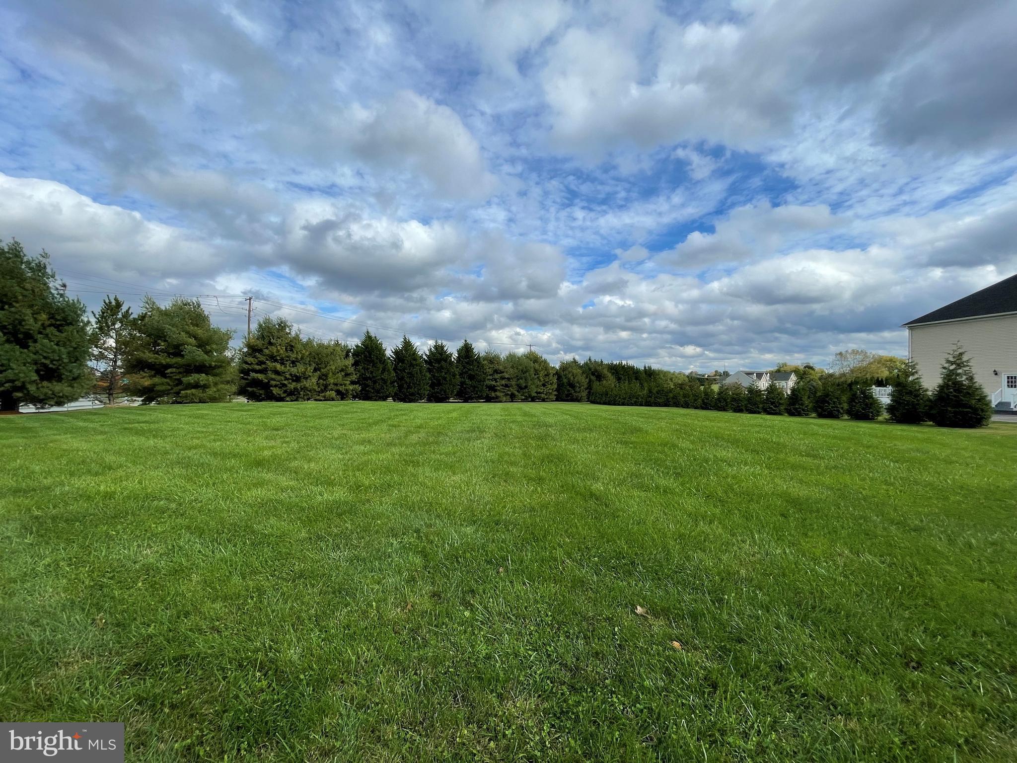 LAYTONSVILLE OUTSIDE - Land