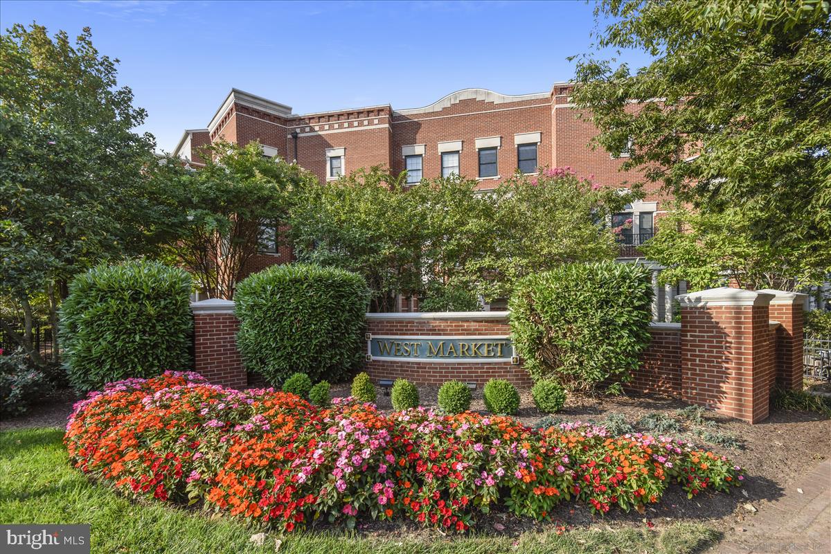 GOLF COURSE SQUARE - Residential