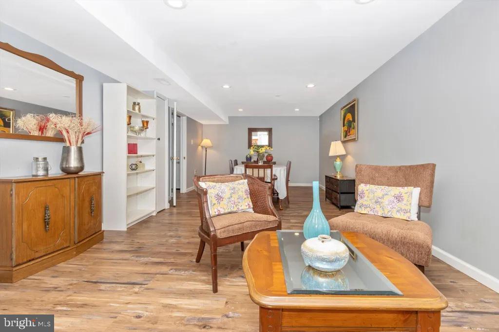 CALVERTON - Residential