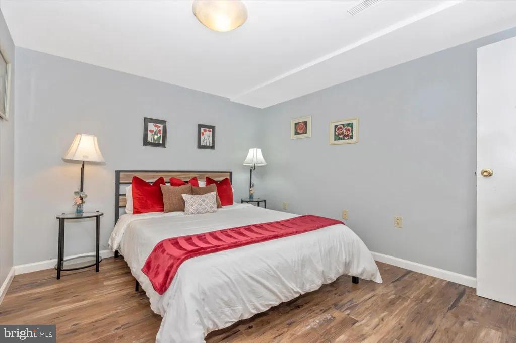 CALVERTON - Residential