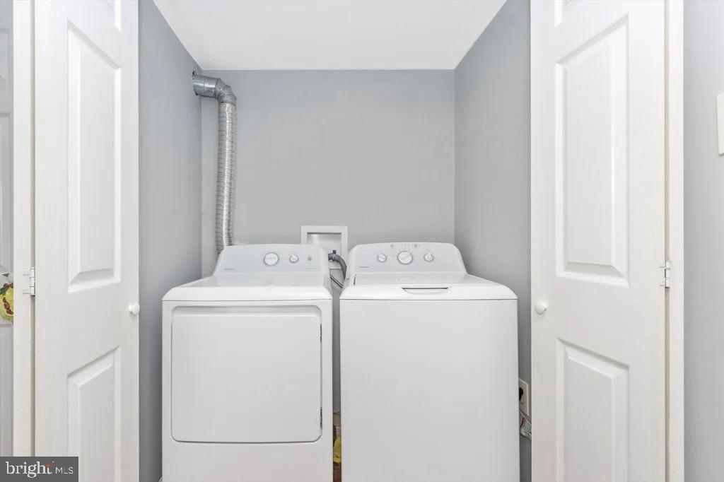 CALVERTON - Residential