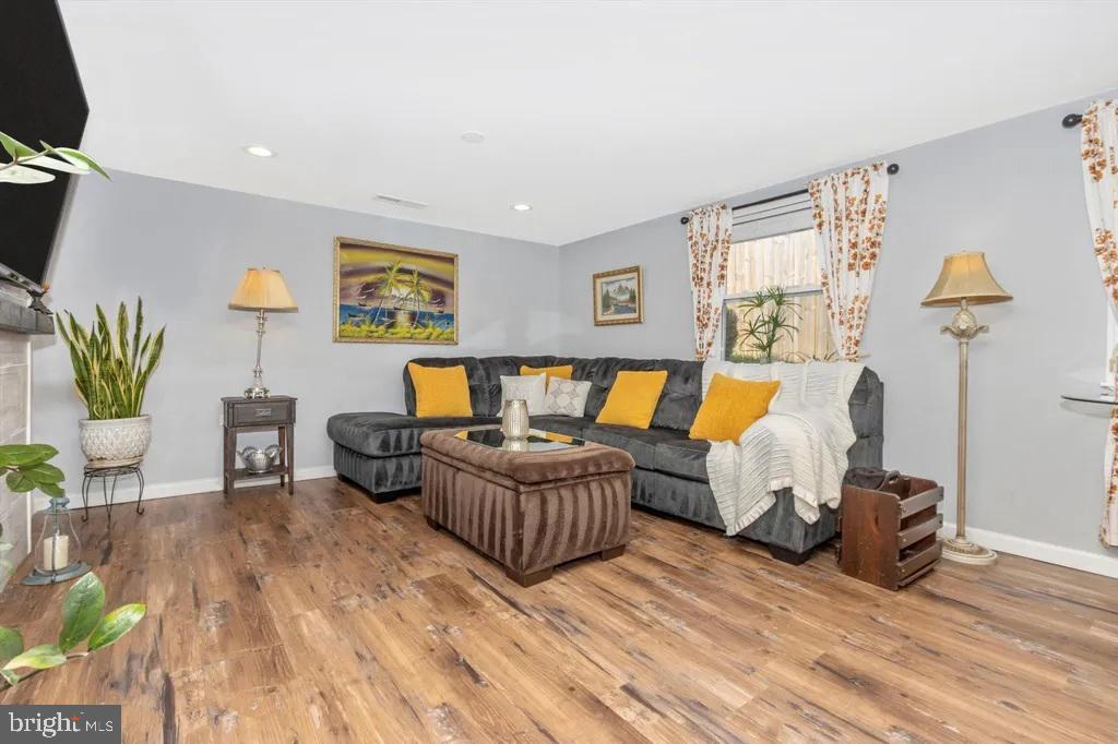 CALVERTON - Residential