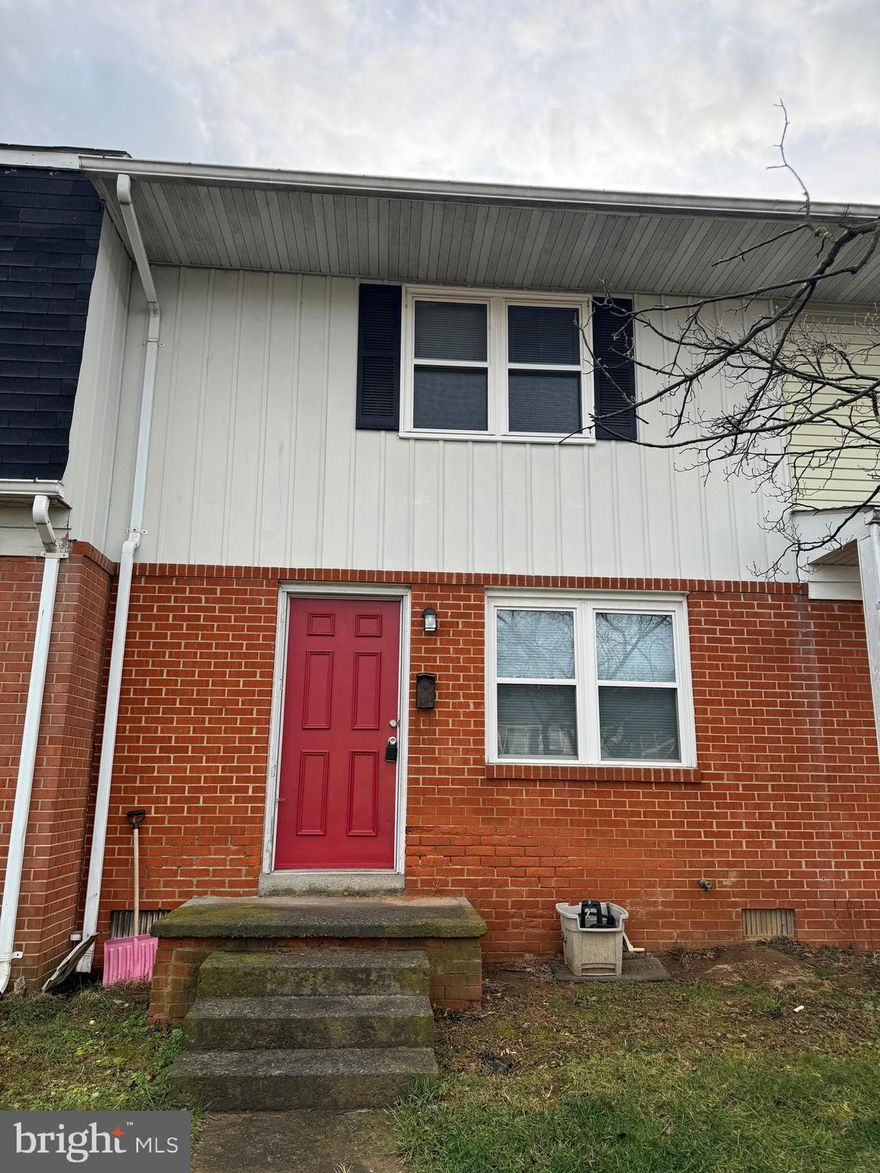 2 level townhouse with 2 large bedrooms, 1.5 bath with a fenced backyard 
Lots of closet space. On and off street parking. Brand new carpet and whole house freshly painted. Brand new Refrigerator and Stove.
No Cats!!