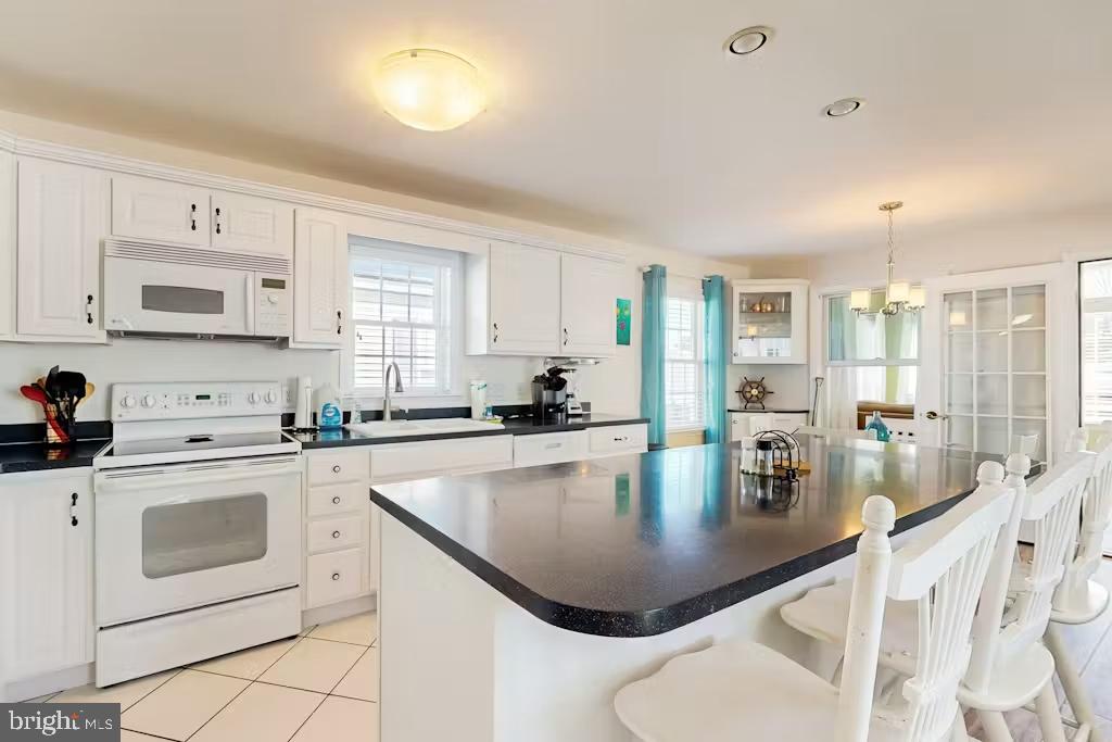 SWANN KEYS - Residential