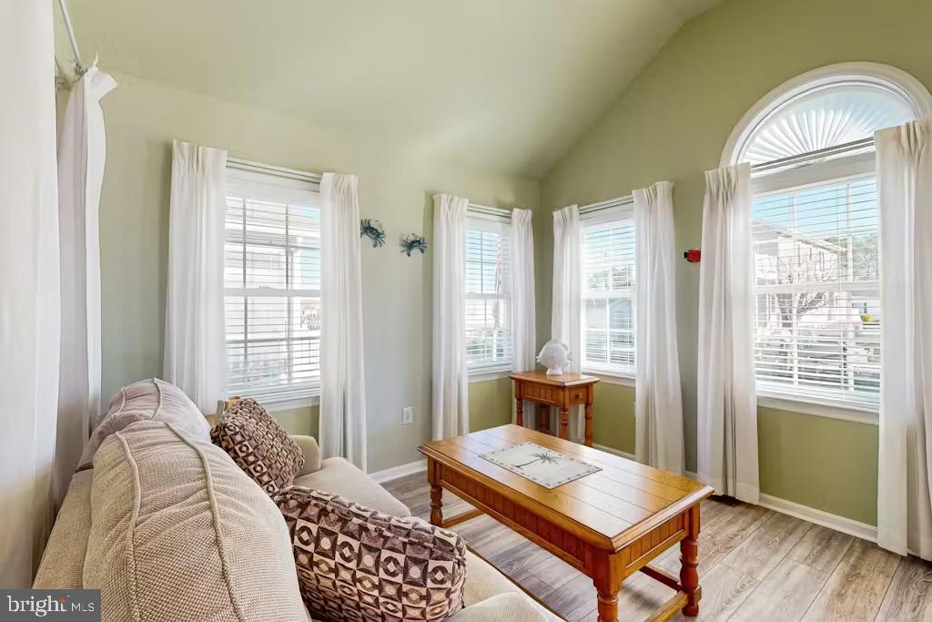 SWANN KEYS - Residential