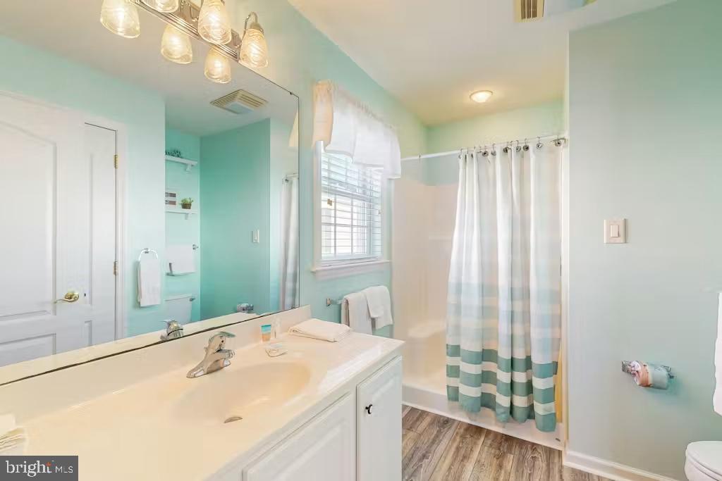 SWANN KEYS - Residential