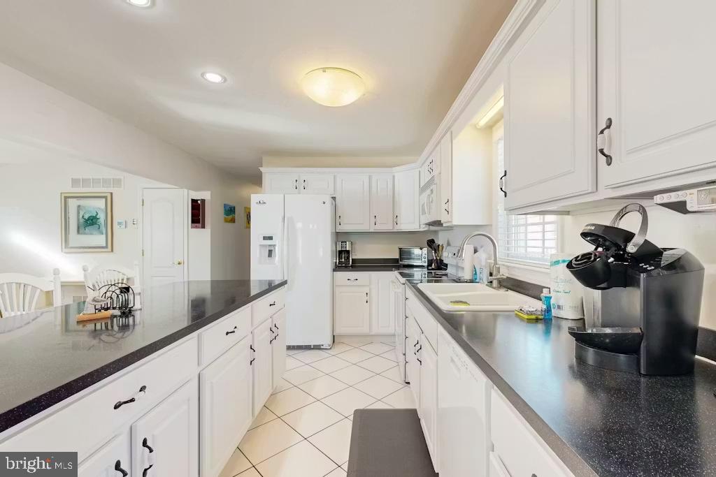 SWANN KEYS - Residential