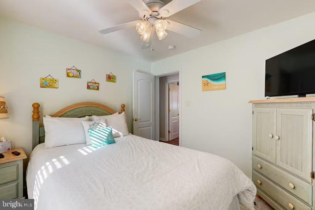 SWANN KEYS - Residential