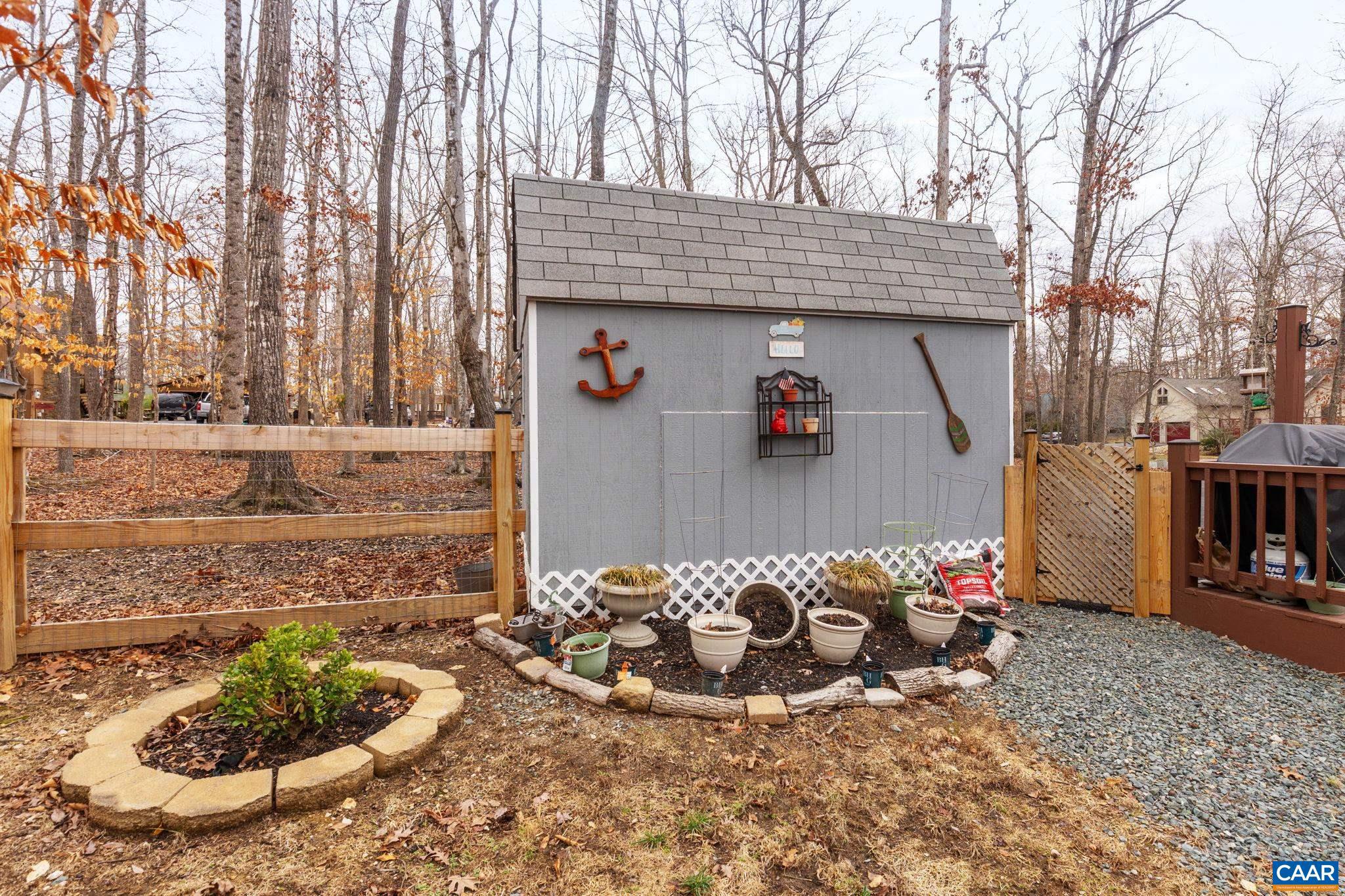 LAKE MONTICELLO - Residential