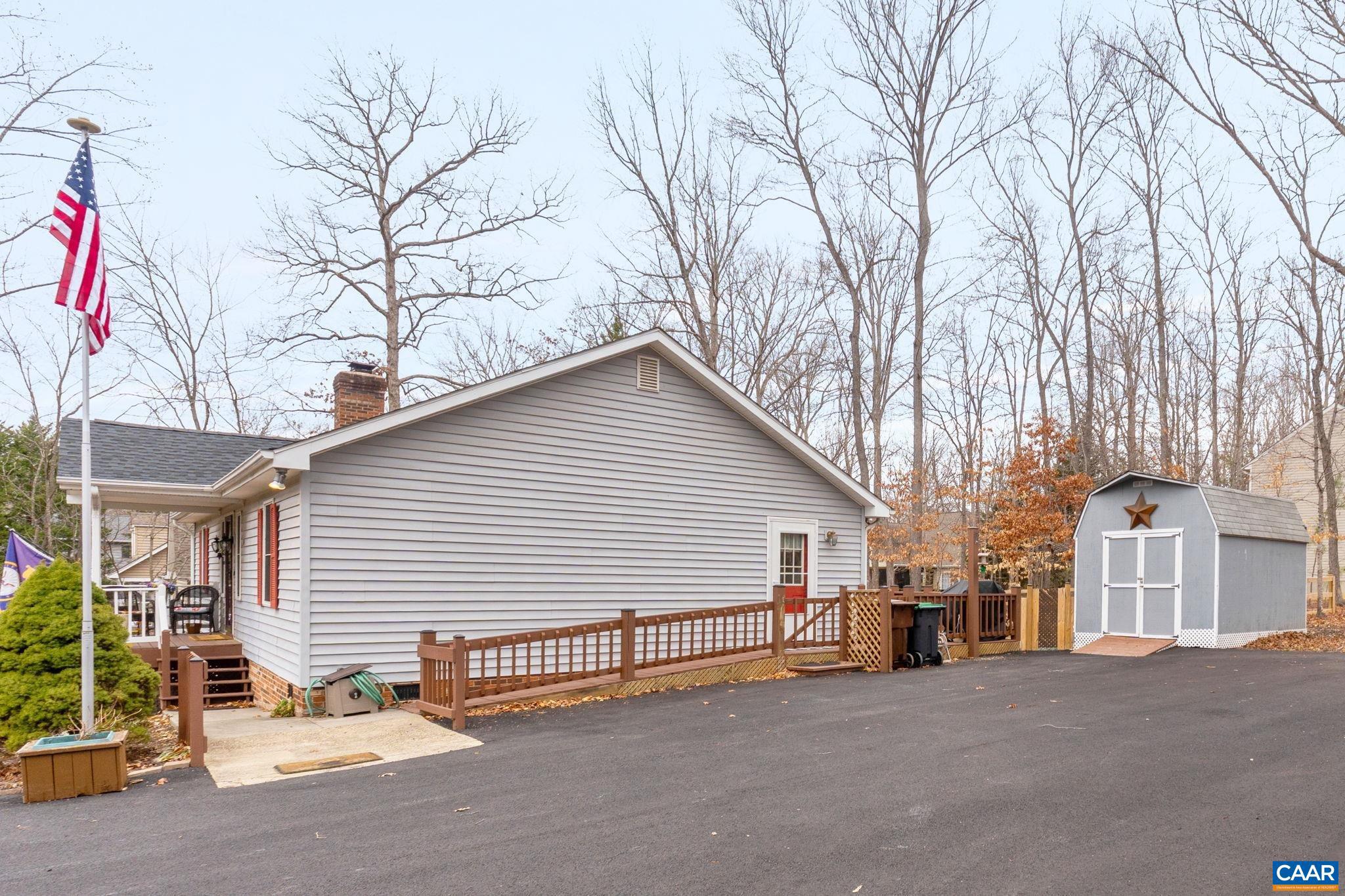 LAKE MONTICELLO - Residential