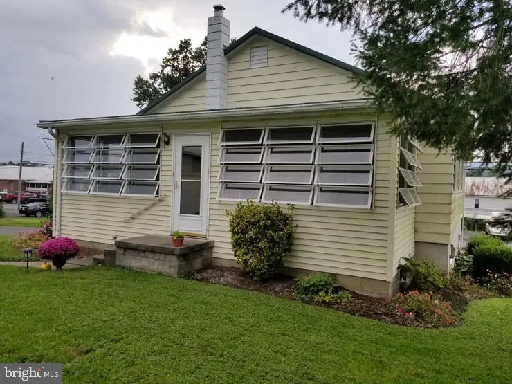 96 Church Street, McAlisterville, PA 17049