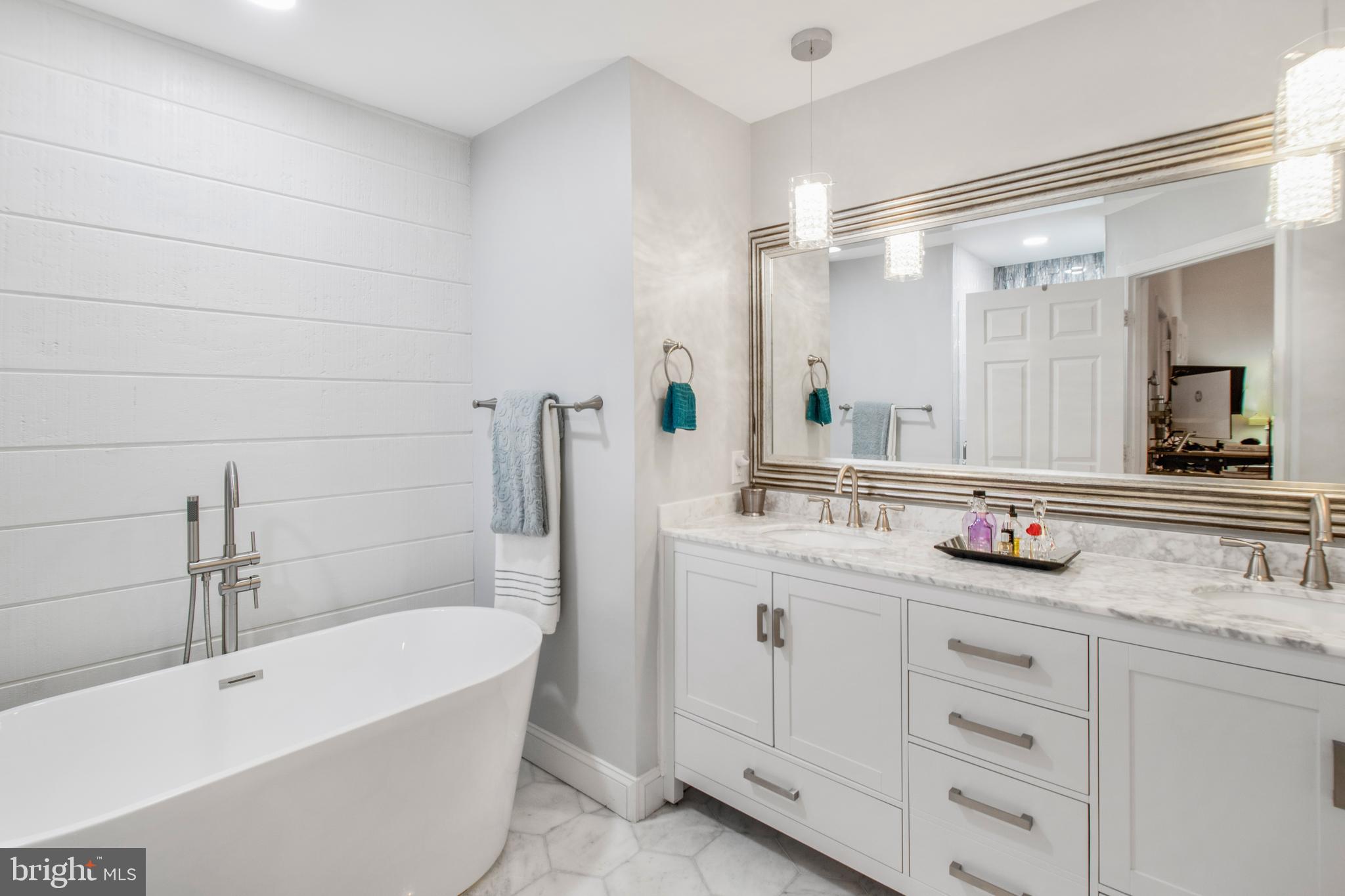 FALLSWOOD COURT - Residential