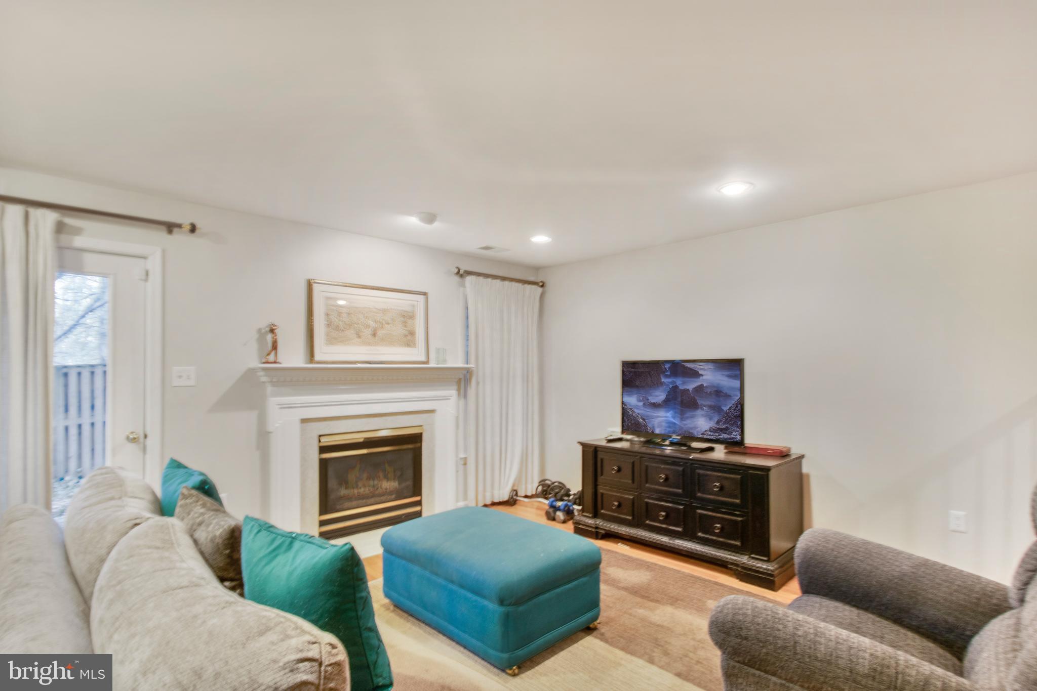 FALLSWOOD COURT - Residential