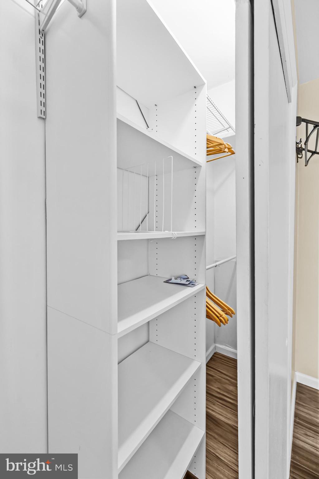 COLUMBIA KNOLL - Residential