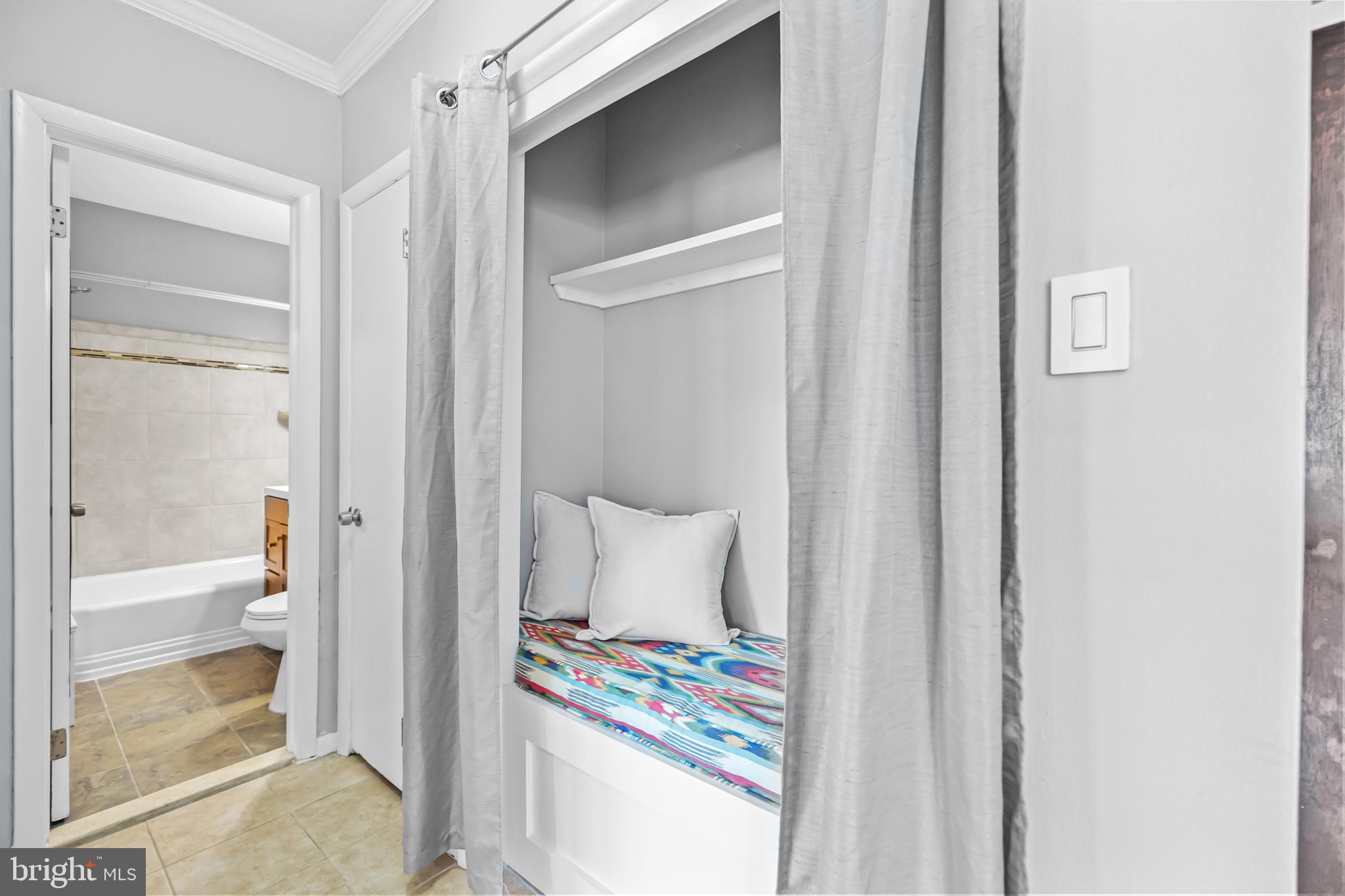 COLUMBIA KNOLL - Residential