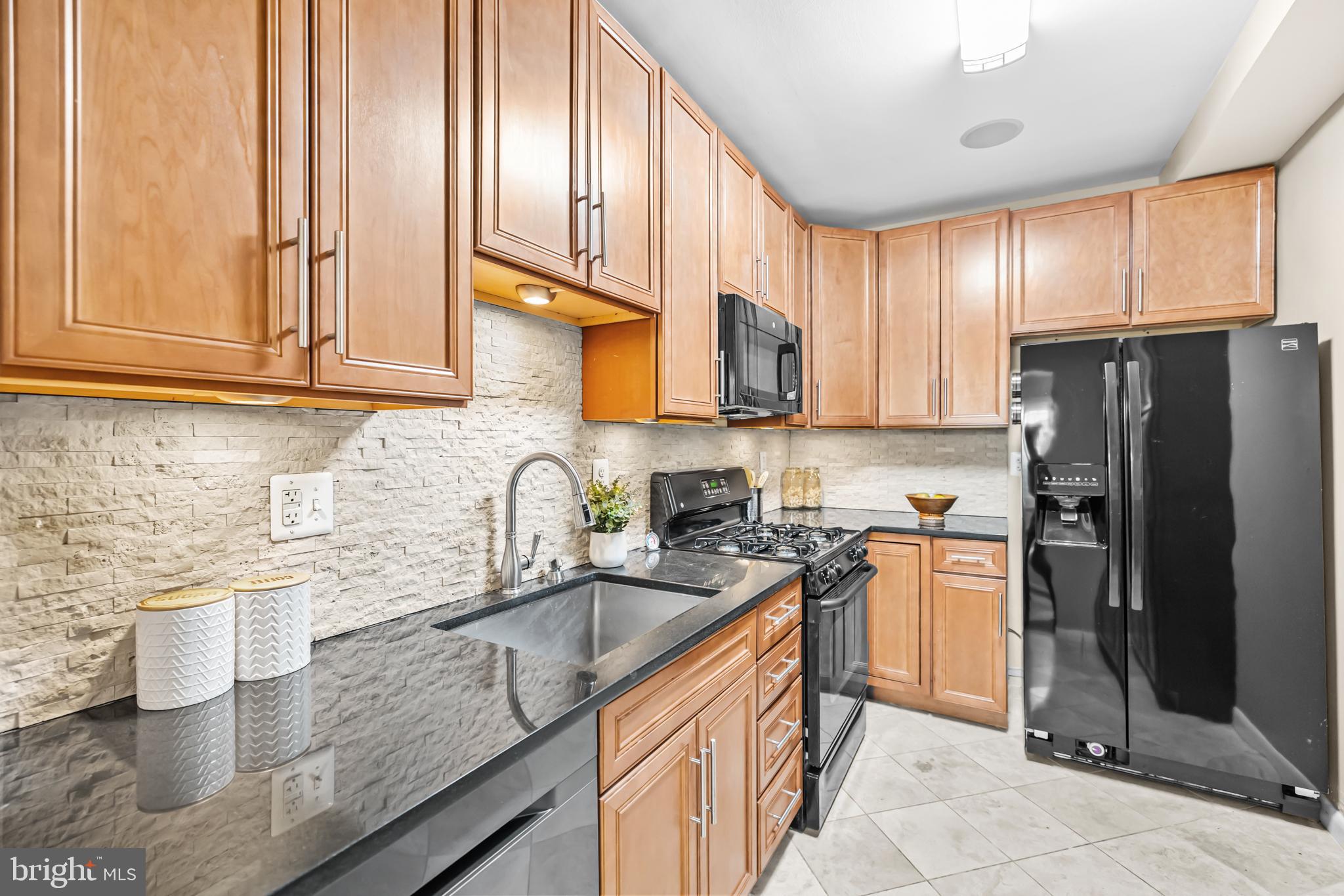 COLUMBIA KNOLL - Residential