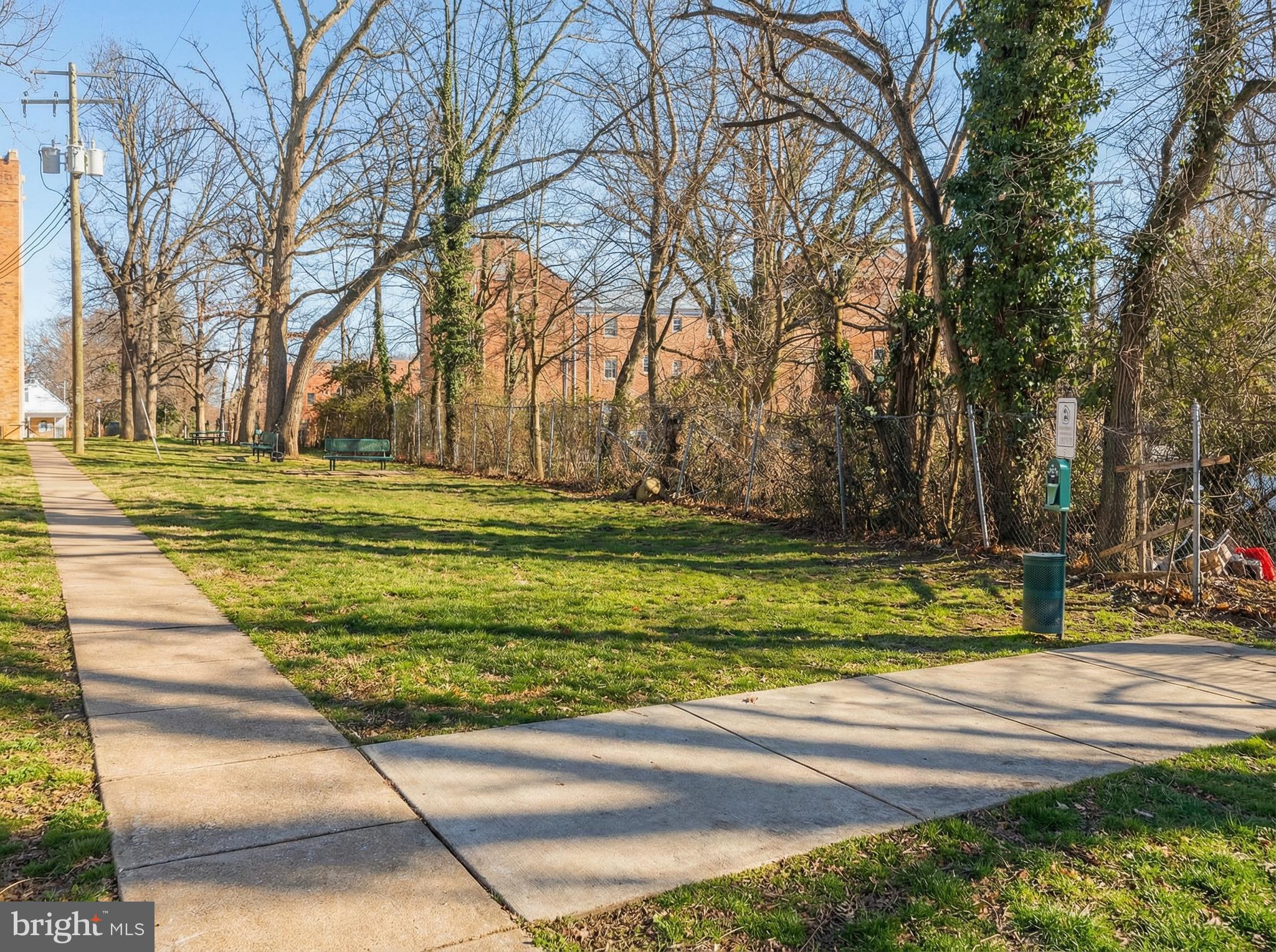 COLUMBIA KNOLL - Residential