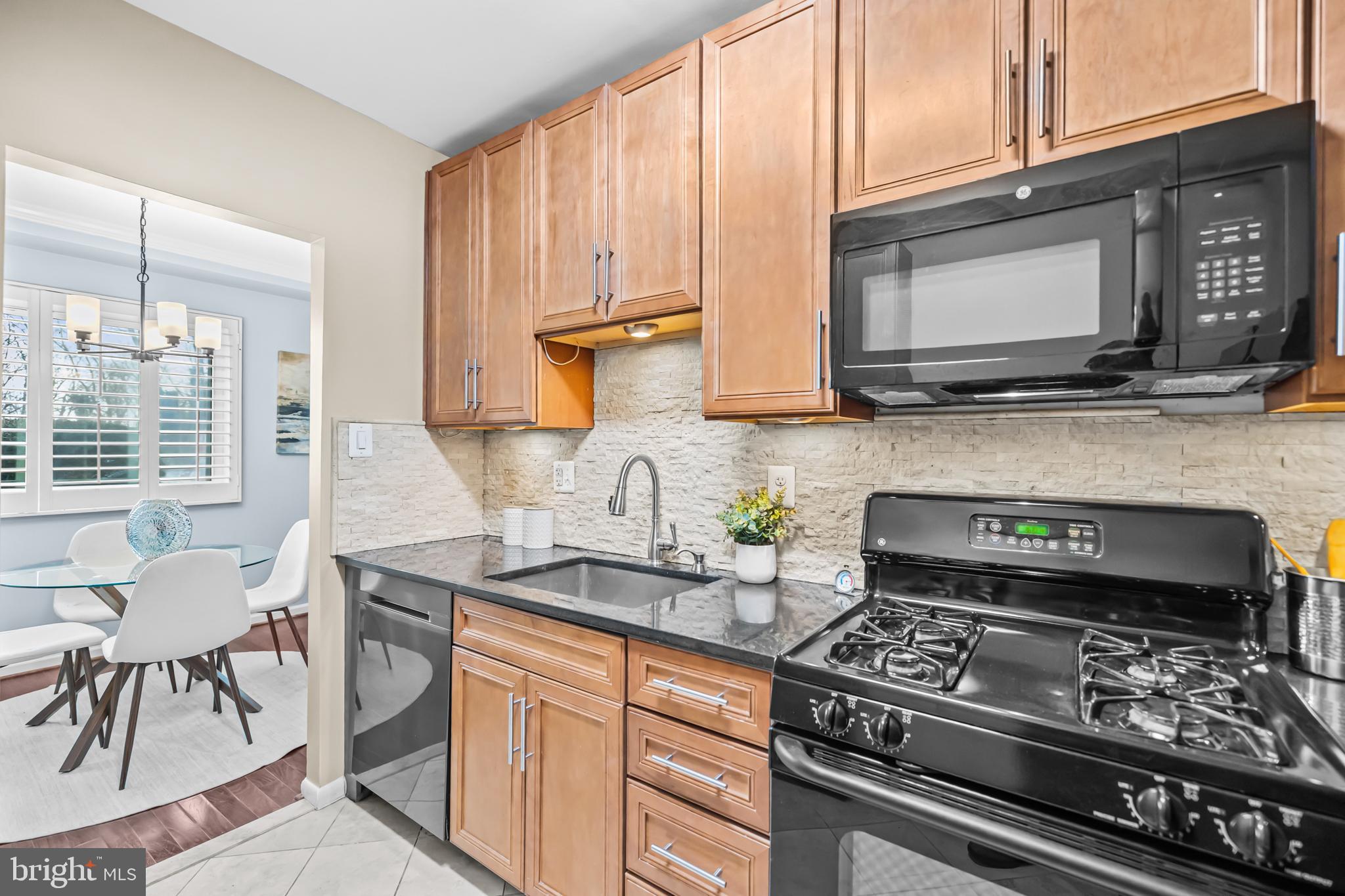 COLUMBIA KNOLL - Residential