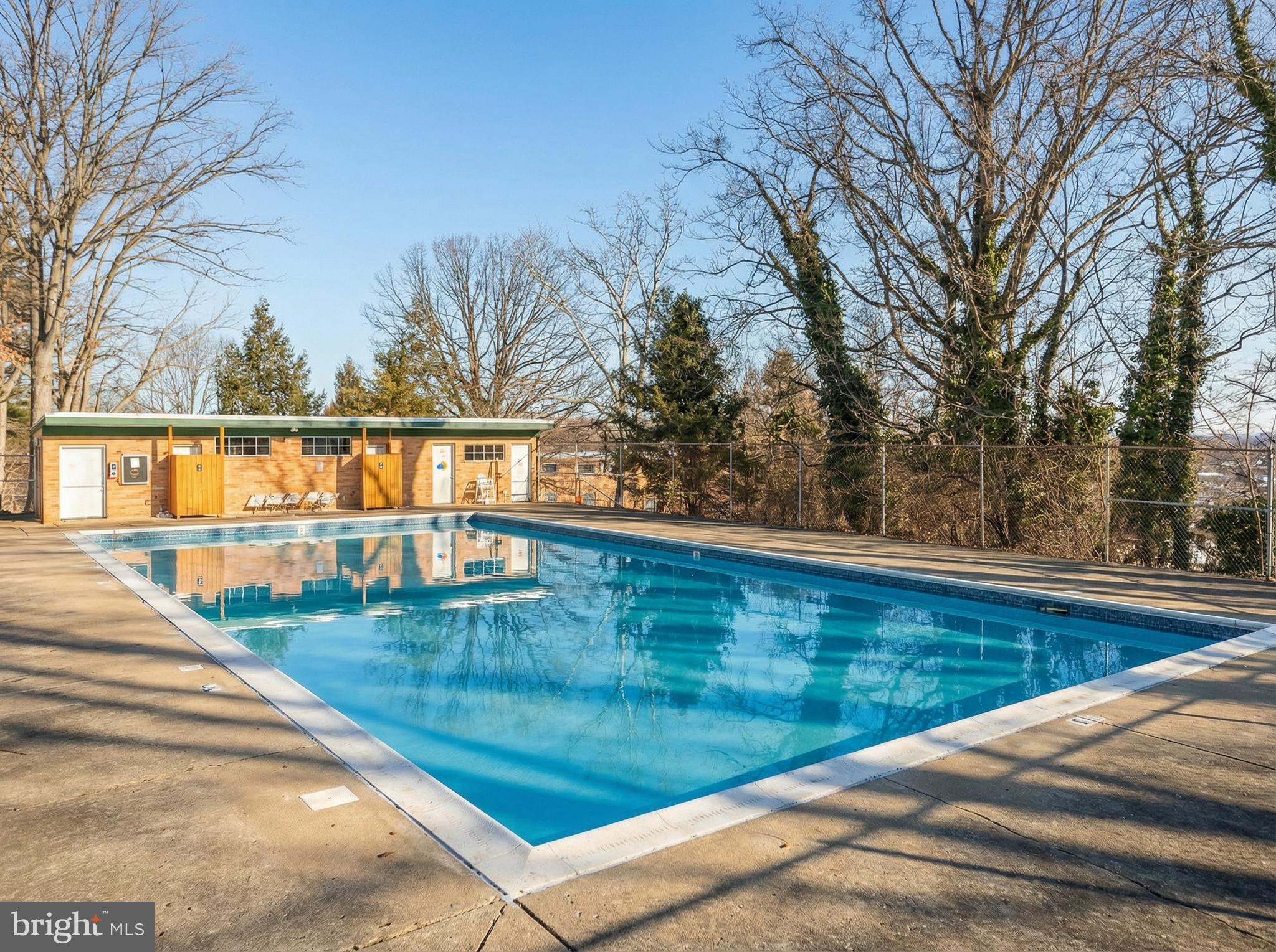 COLUMBIA KNOLL - Residential