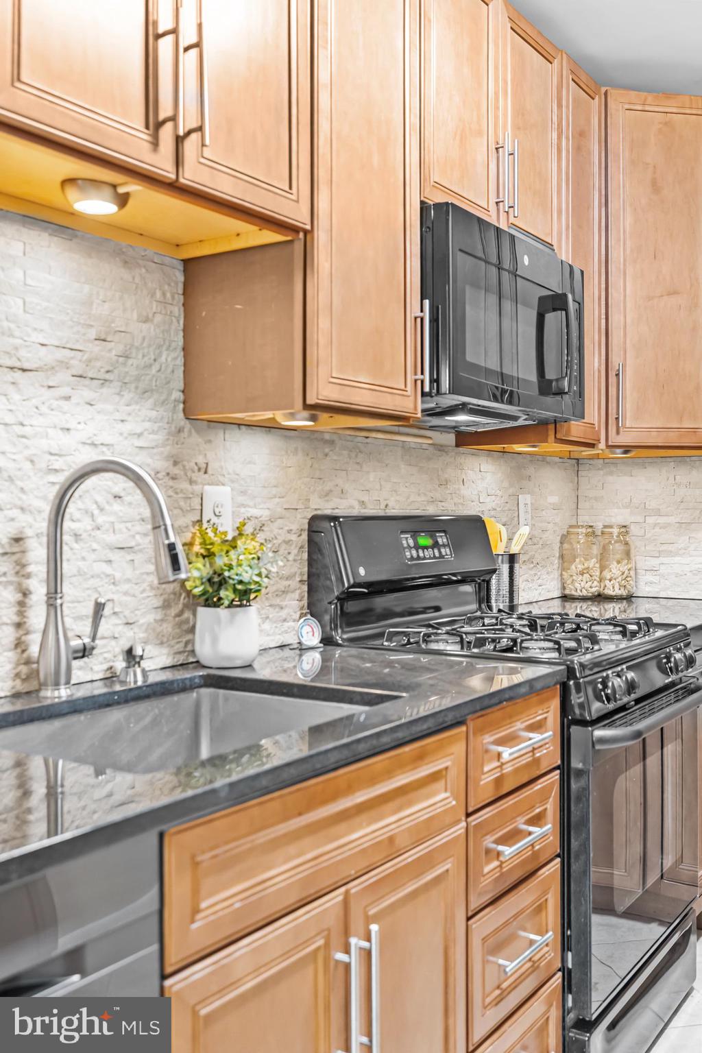 COLUMBIA KNOLL - Residential