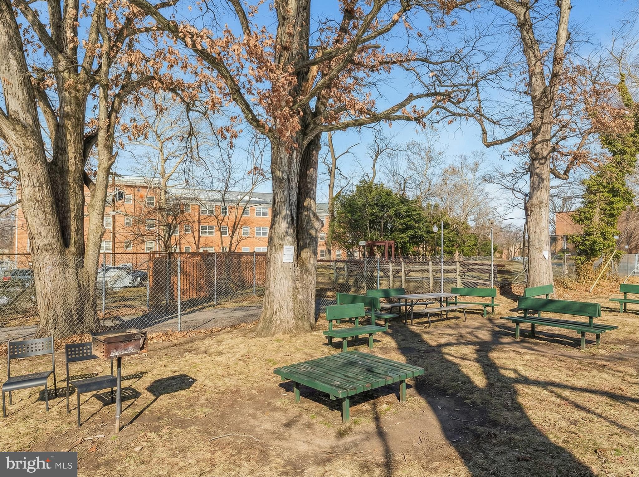 COLUMBIA KNOLL - Residential