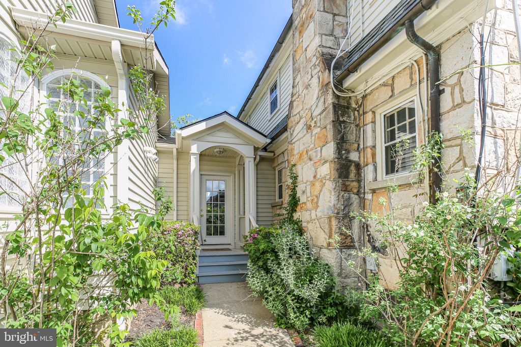 Photo of 1500 Augustine Avenue, FREDERICKSBURG, VA 22401 (MLS # VAFB2010318)