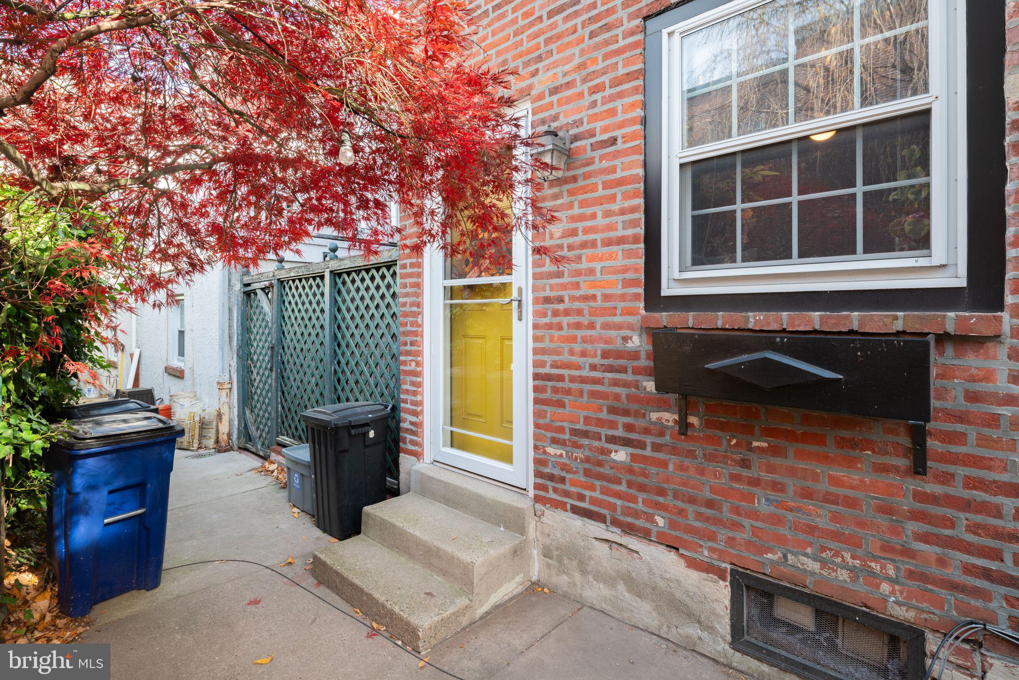 QUEEN VILLAGE - Residential