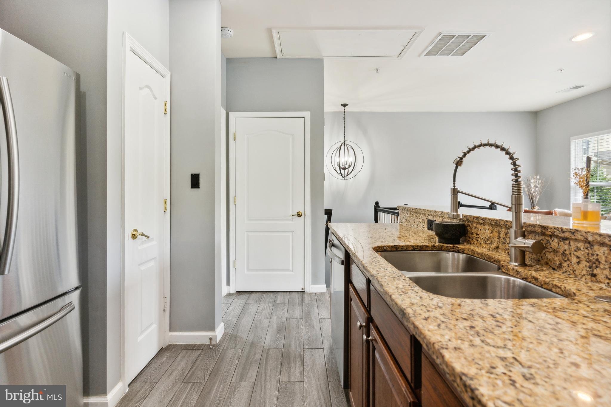 GATEWAY COMMONS - Residential Lease