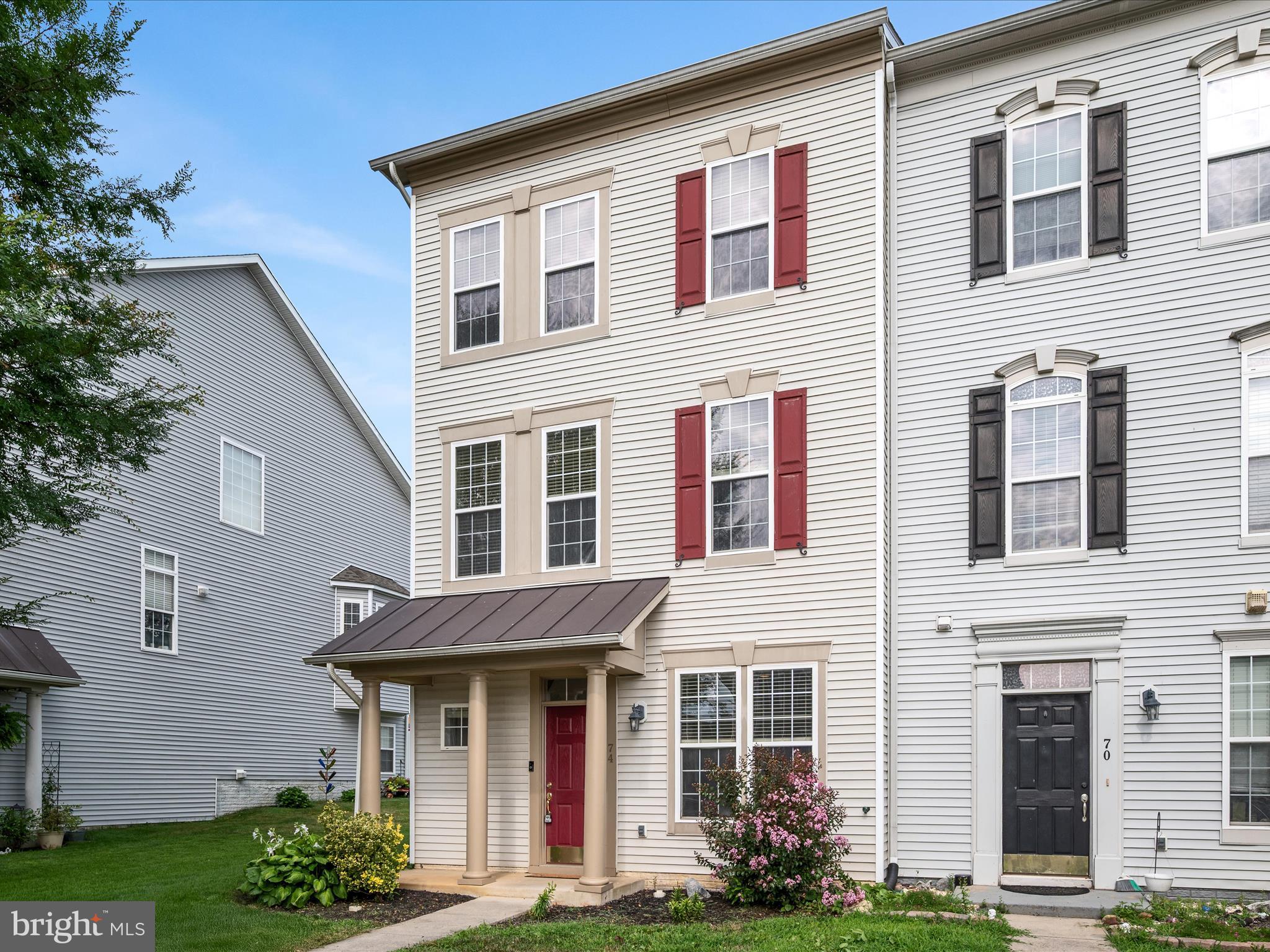 Welcome to this exquisite and spacious three-bedroom, two-and-a-half-bath end-unit townhouse, perfectly situated in the highly sought-after Huntfield neighborhood! Recently revitalized with fresh paint, new flooring throughout, and the addition of a brand-new refrigerator, this home boasts an inviting and warm atmosphere, featuring an open-concept layout that effortlessly unites the living, kitchen, and dining areas.
The expansive primary suite serves as a luxurious sanctuary, complete with dual sinks, a tranquil soaking tub, and a separate shower, all designed for your ultimate relaxation. You'll also enjoy the comfort of the efficient gas HVAC system, enhancing the many conveniences this home has to offer.
The fully finished lower level offers a versatile space, perfect for a cozy family room, an energetic recreation area, or a productive home office. Complementing this remarkable residence is a spacious detached garage, which enhances convenience and provides ample storage options. Nestled within a vibrant and well-connected community, this is truly the perfect place to call home!