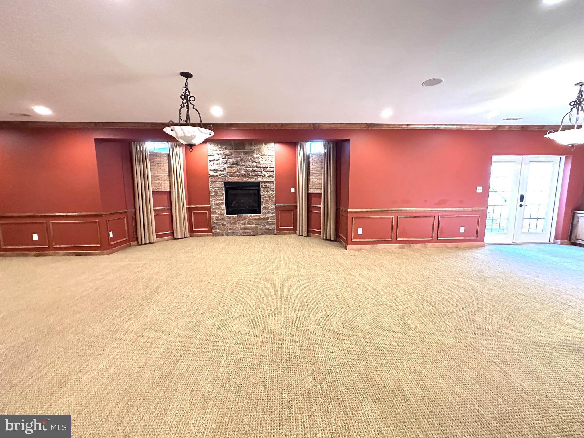 WINDSOR KNOLLS - Residential