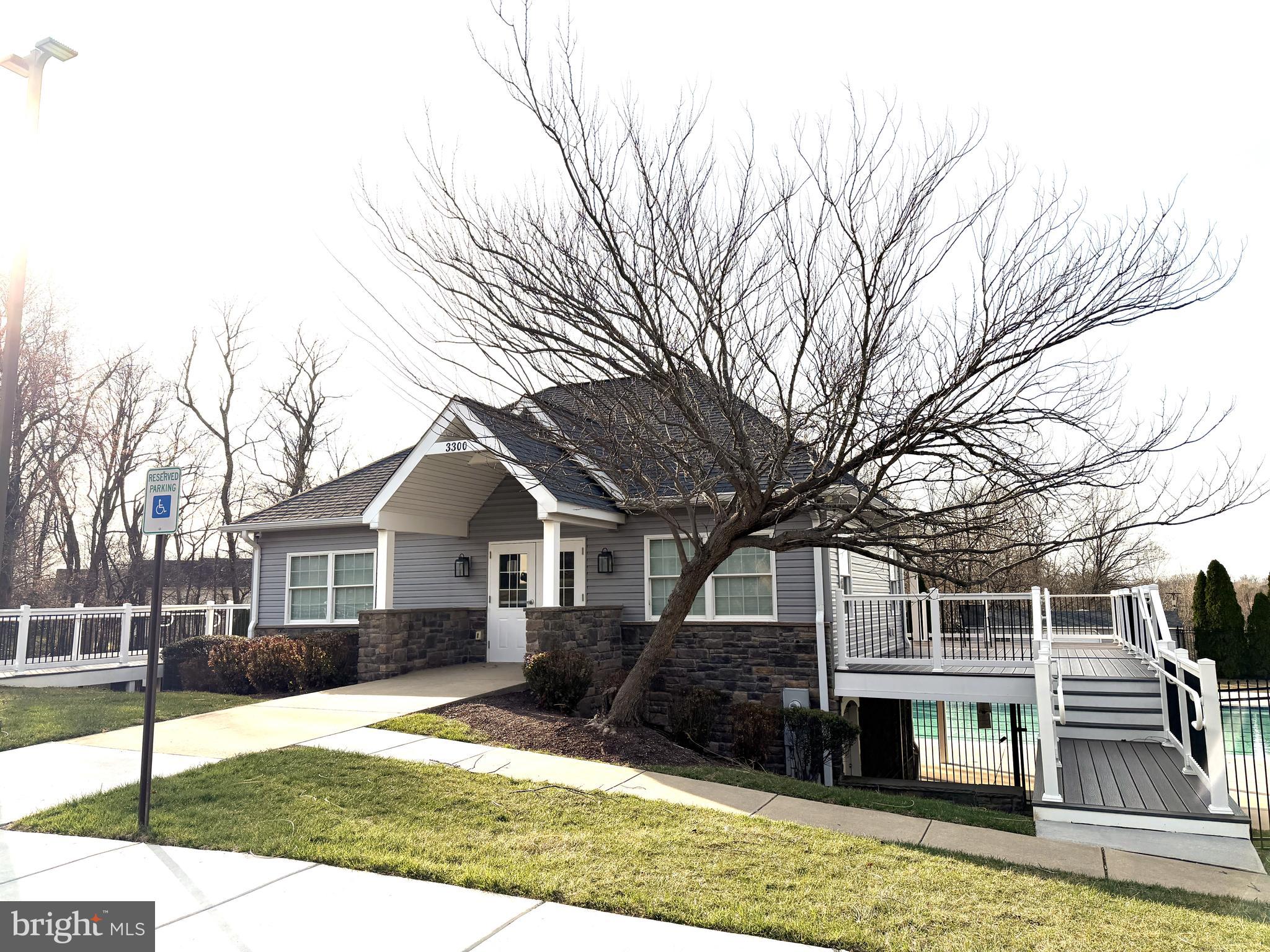 WINDSOR KNOLLS - Residential