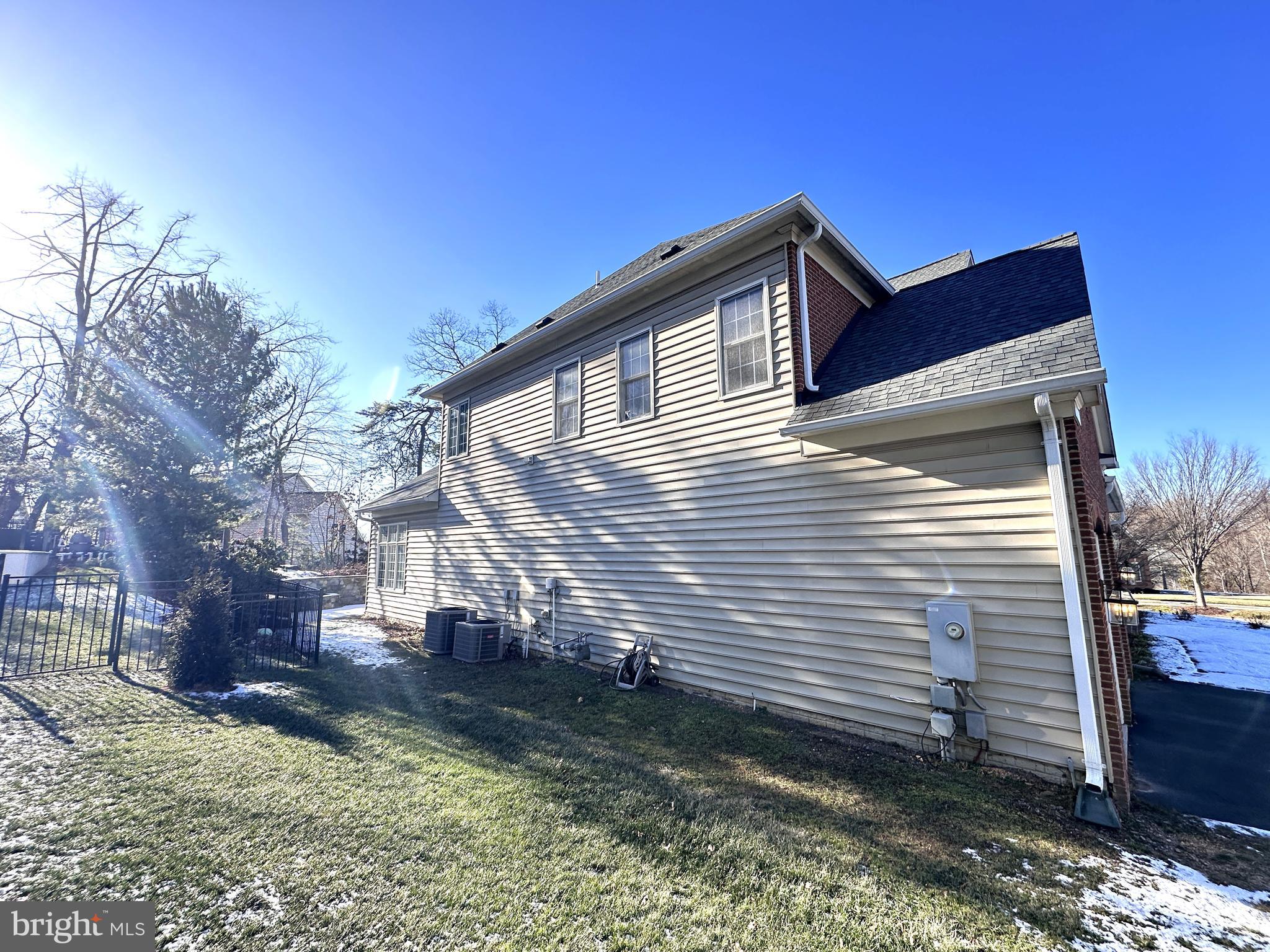 WINDSOR KNOLLS - Residential